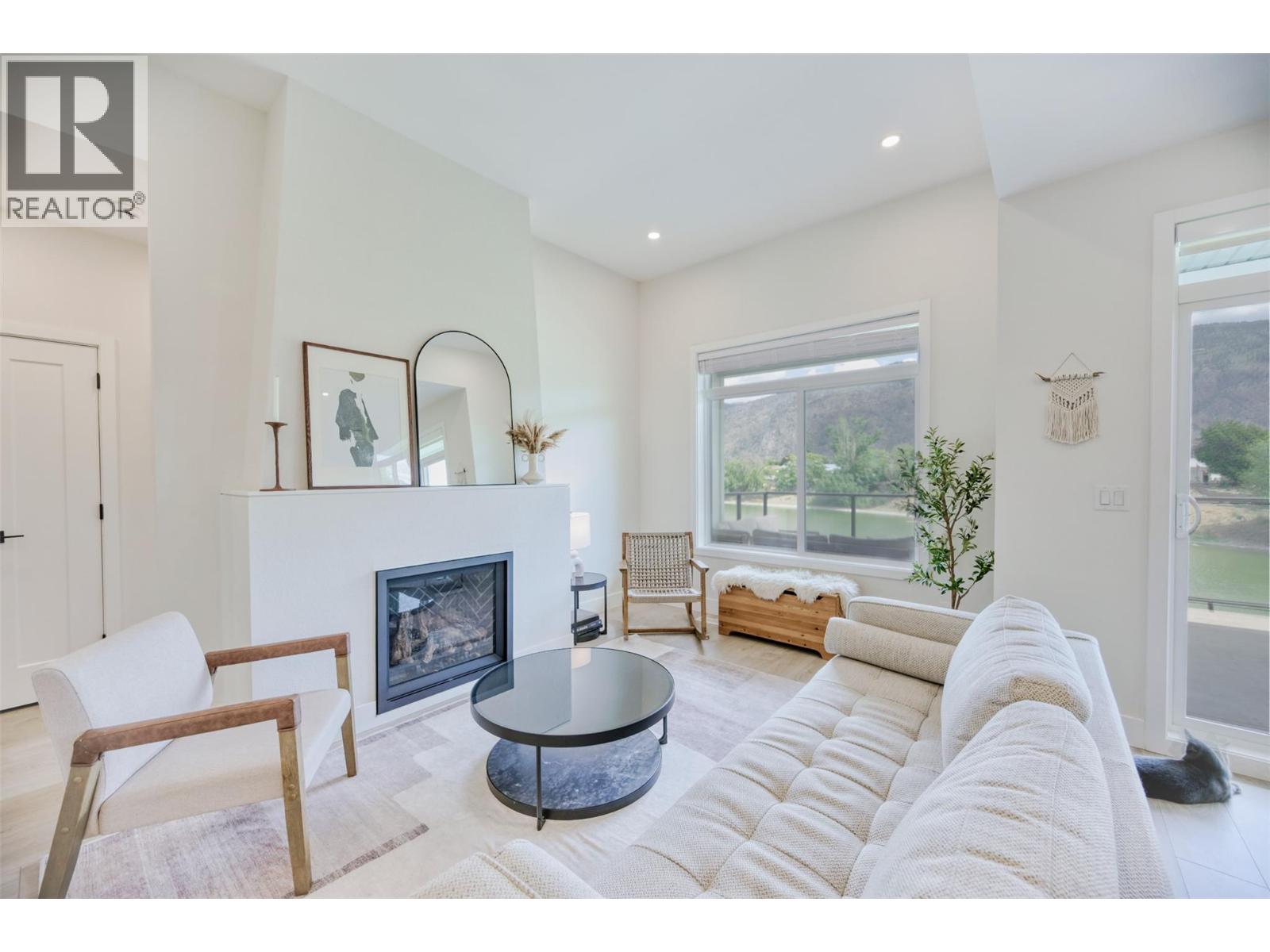 8000 Vedette Drive Unit# 10, Osoyoos, British Columbia  V0H 1V2 - Photo 2 - 10390555