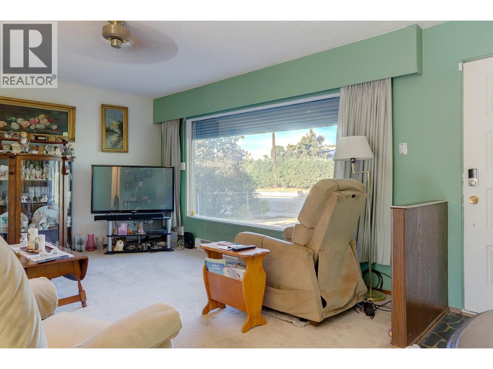 2703 18 Street, Vernon, British Columbia  V1T 4A3 - Photo 6 - 10390758
