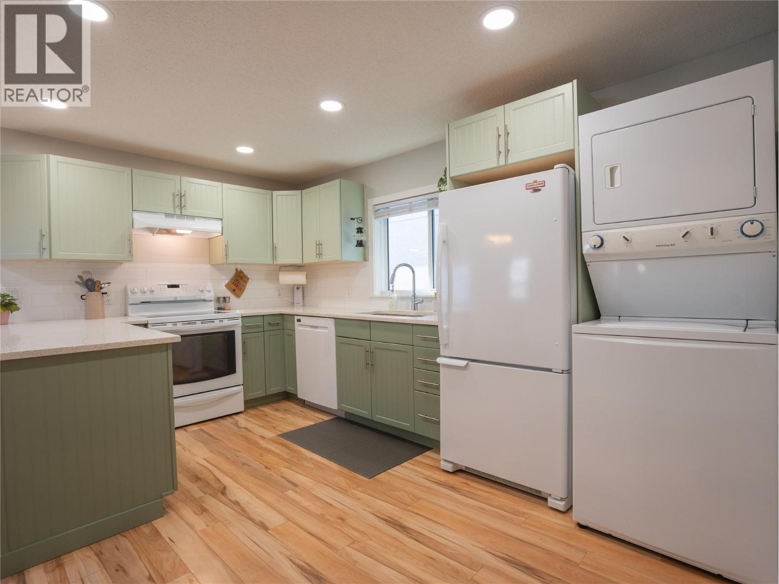 505 Rene Avenue, Penticton, British Columbia  V2A 1P1 - Photo 4 - 10390696