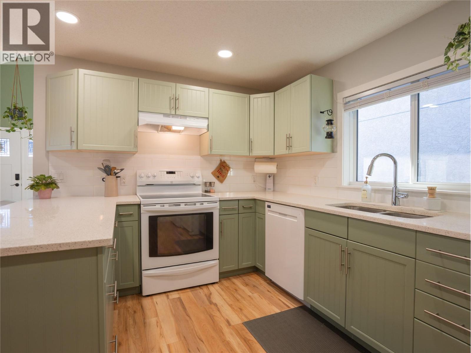 505 Rene Avenue, Penticton, British Columbia  V2A 1P1 - Photo 5 - 10390696