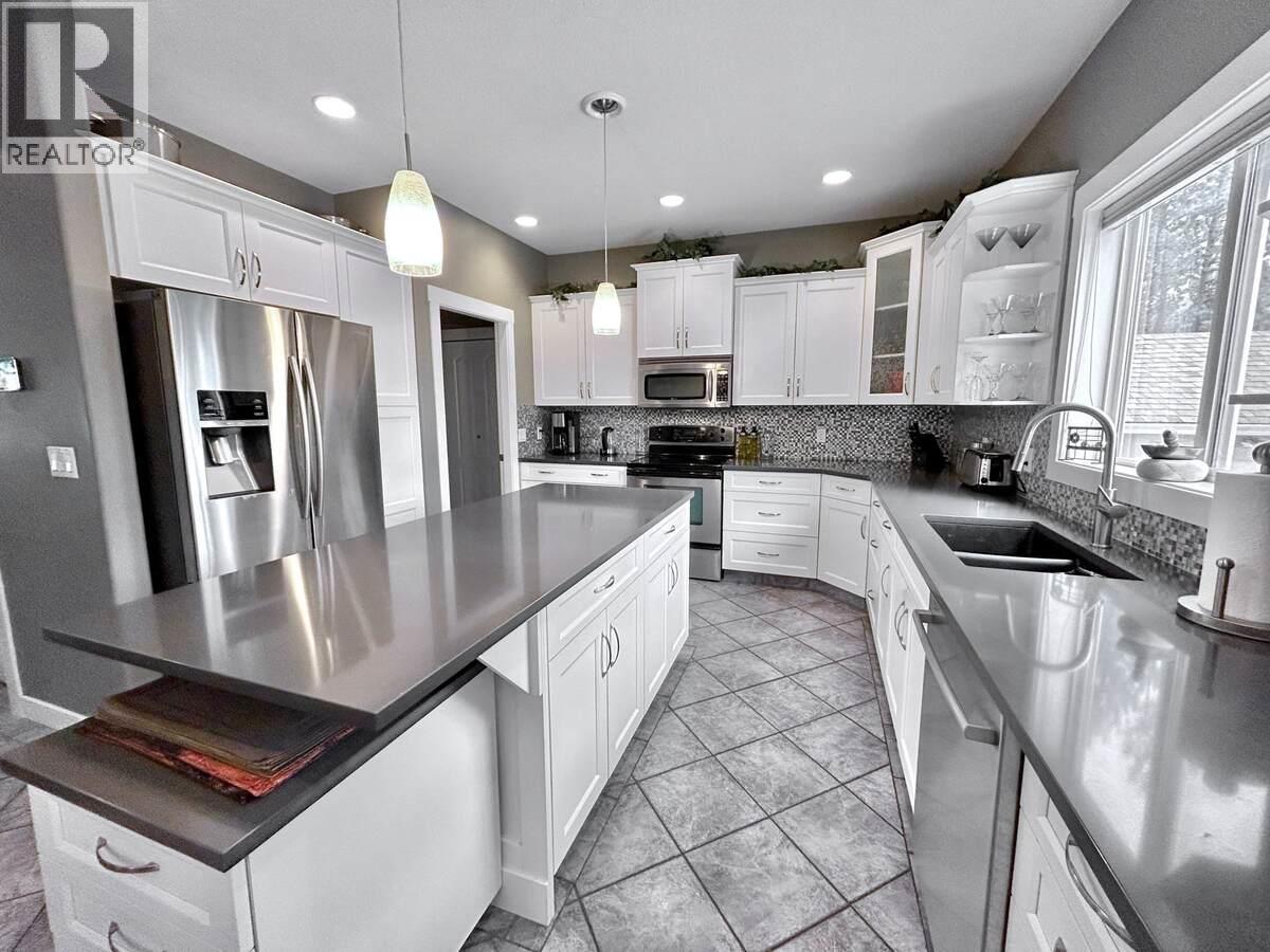 3911 Lakevale Place, Kelowna, British Columbia  V1W 3Z5 - Photo 9 - 10390879