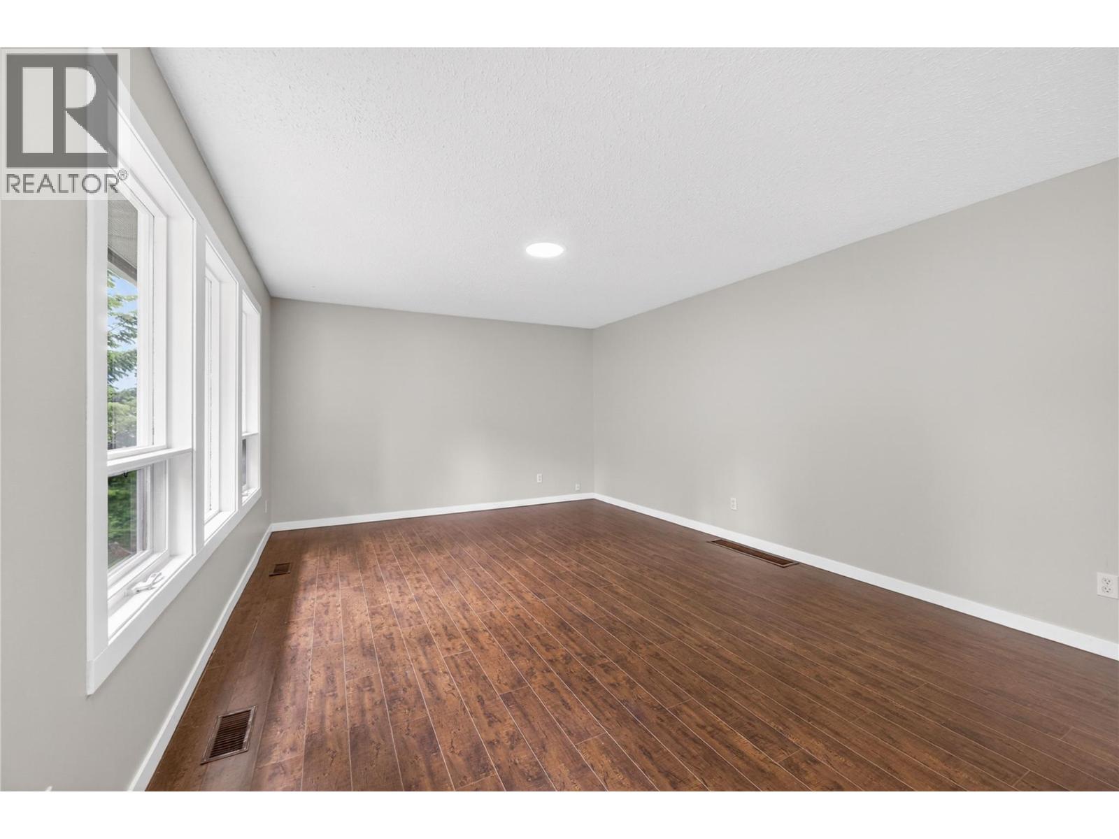 2731 Okanagan Avenue Ne, Salmon Arm, British Columbia  V1E 2T1 - Photo 12 - 10388950
