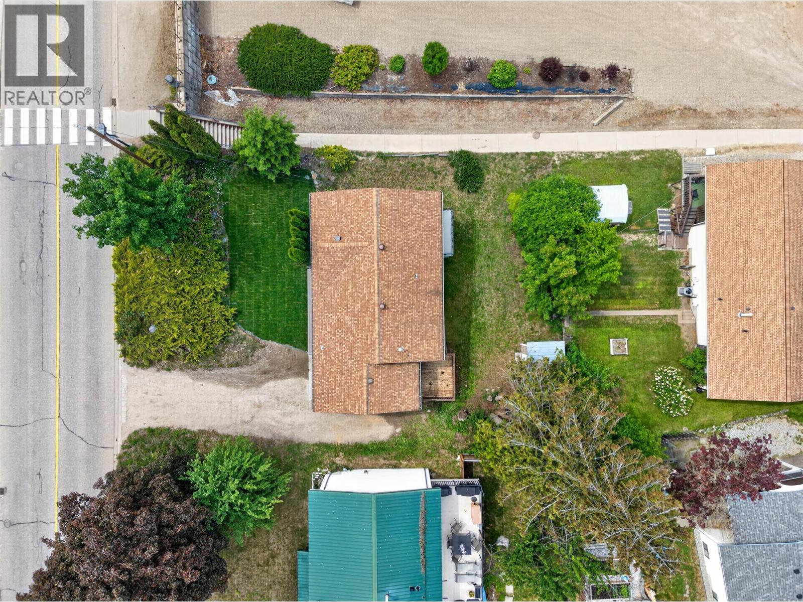 2731 Okanagan Avenue Ne, Salmon Arm, British Columbia  V1E 2T1 - Photo 3 - 10388950