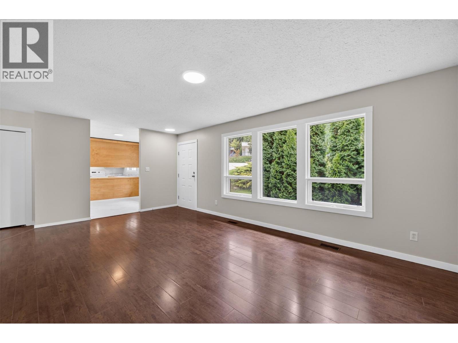 2731 Okanagan Avenue Ne, Salmon Arm, British Columbia  V1E 2T1 - Photo 7 - 10388950