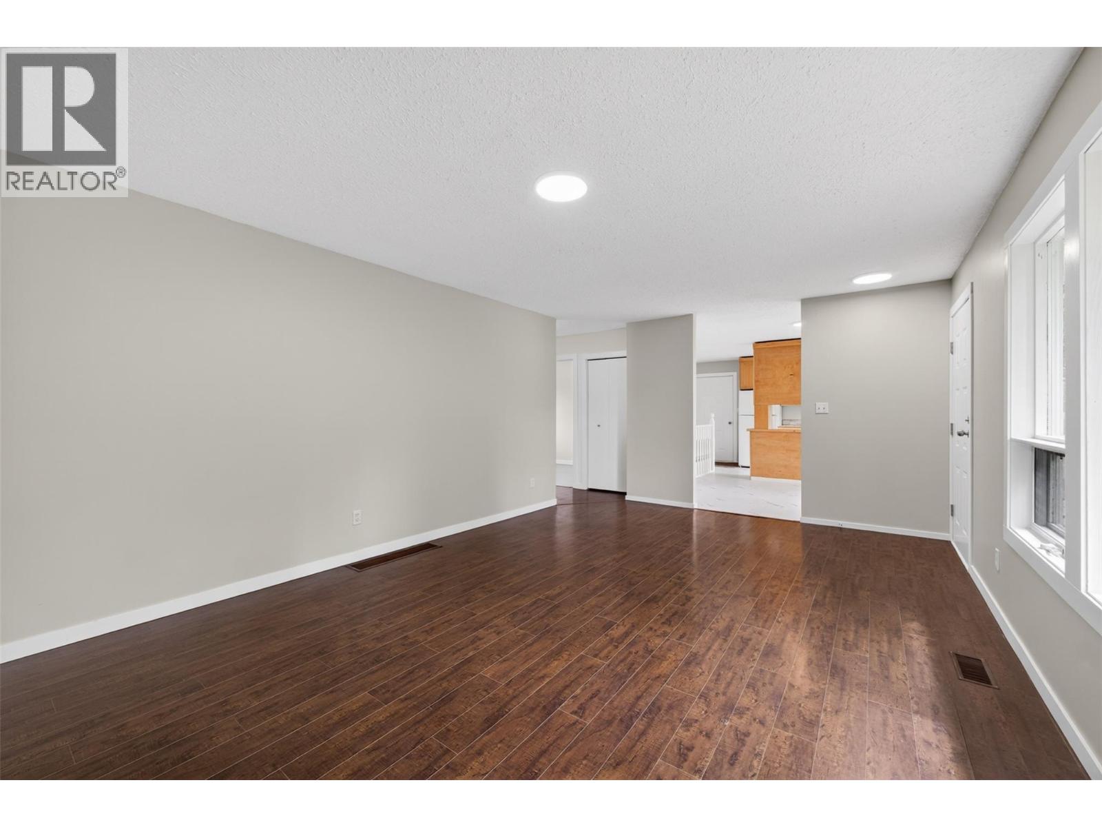 2731 Okanagan Avenue Ne, Salmon Arm, British Columbia  V1E 2T1 - Photo 9 - 10388950