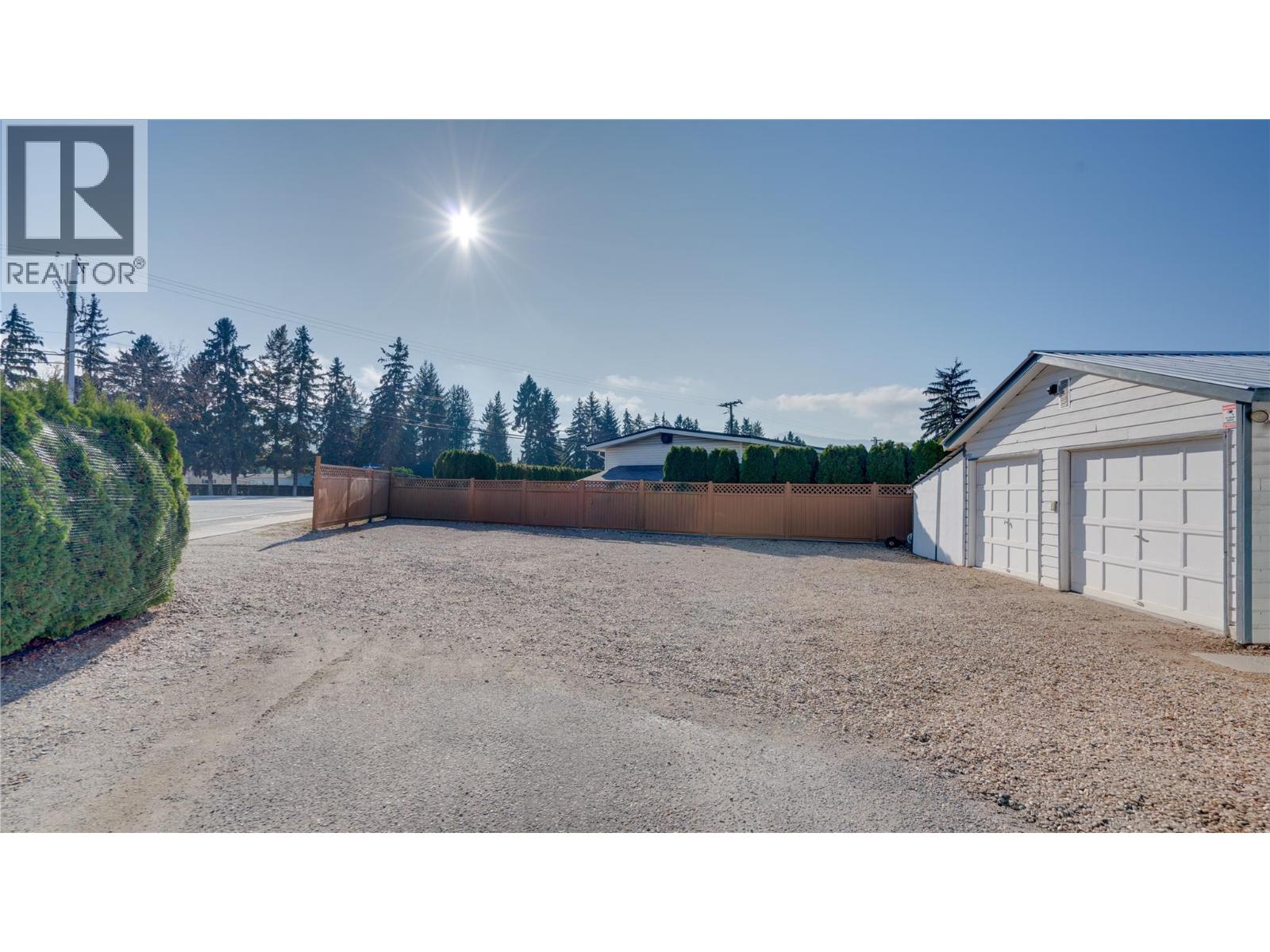 5595 27 Avenue, Vernon, British Columbia  V1T 7A3 - Photo 4 - 10390534