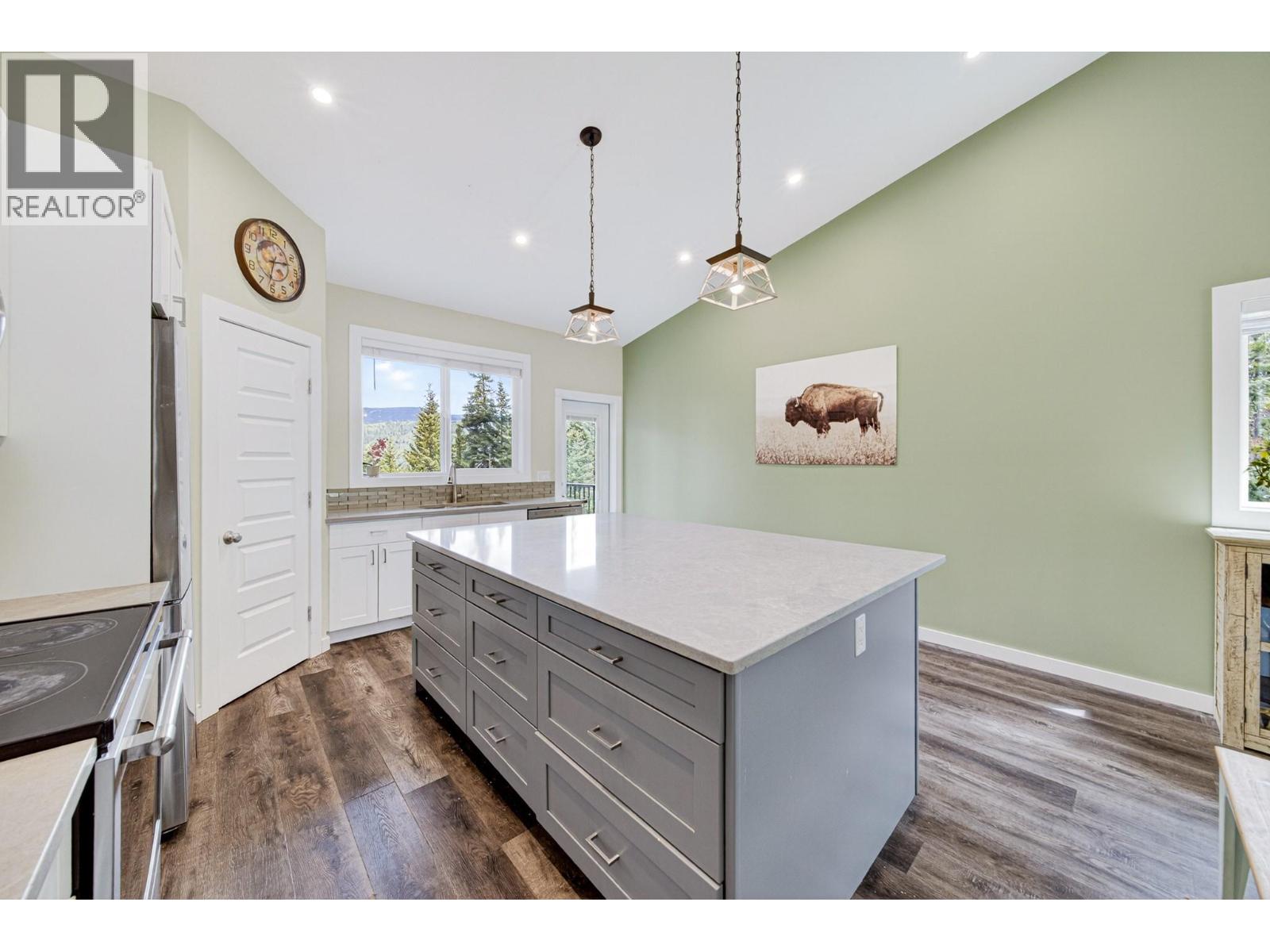 36 Driftwood Place, Elkford, British Columbia  V0B 1H0 - Photo 23 - 10389419
