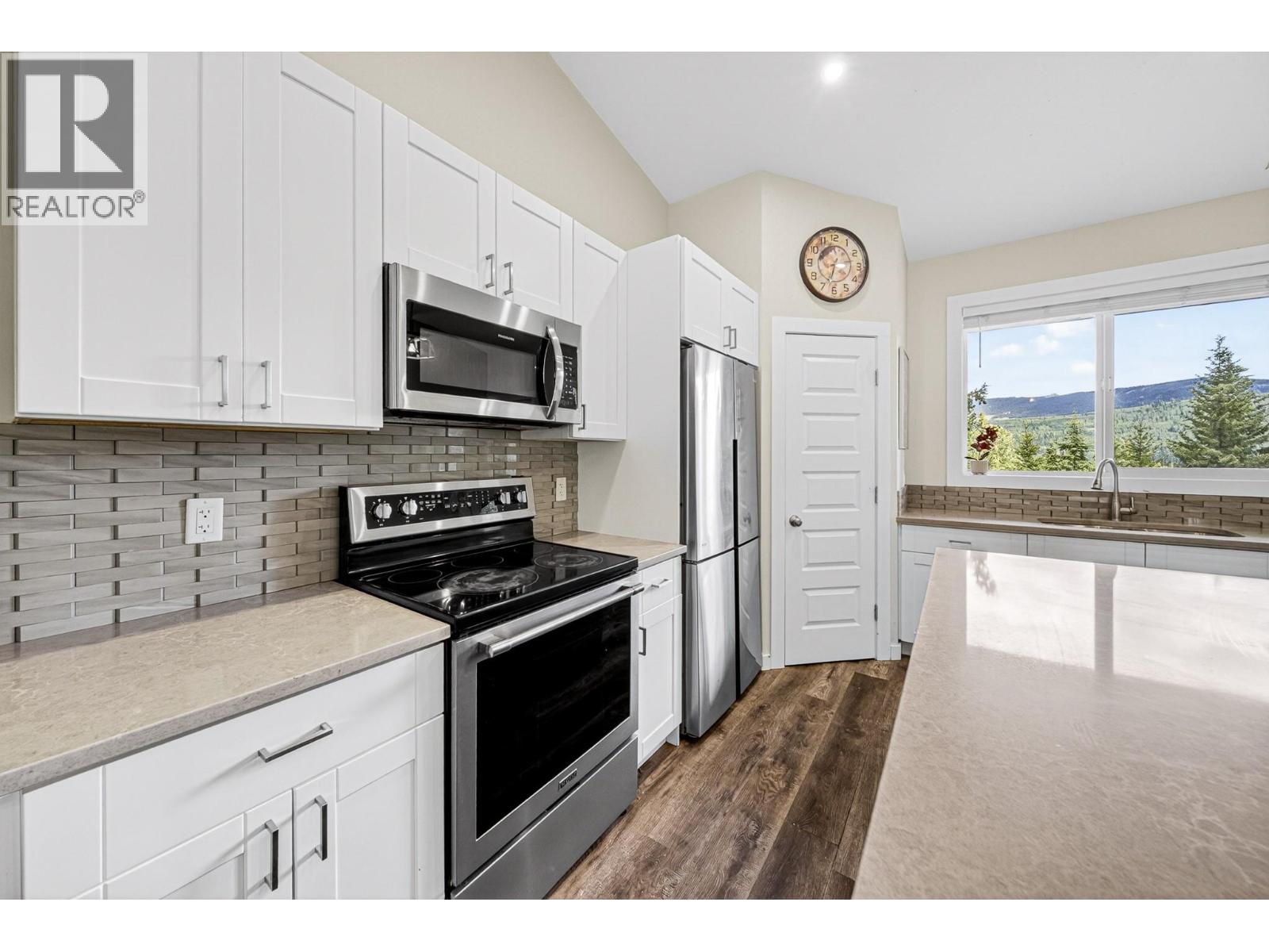36 Driftwood Place, Elkford, British Columbia  V0B 1H0 - Photo 25 - 10389419