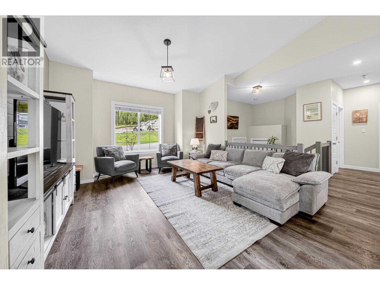 36 Driftwood Place, Elkford, British Columbia  V0B 1H0 - Photo 6 - 10389419