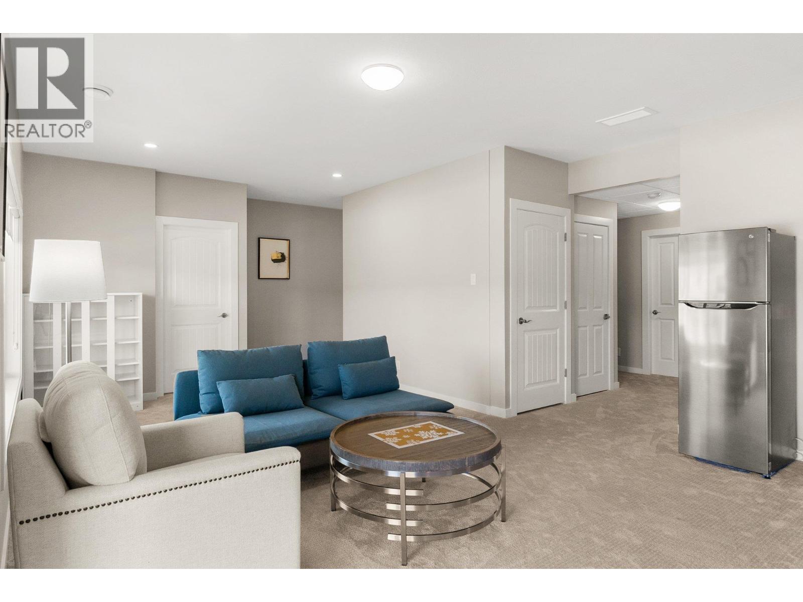 671 Yorkville Street, Kelowna, British Columbia  V1V 0A9 - Photo 2 - 10390860