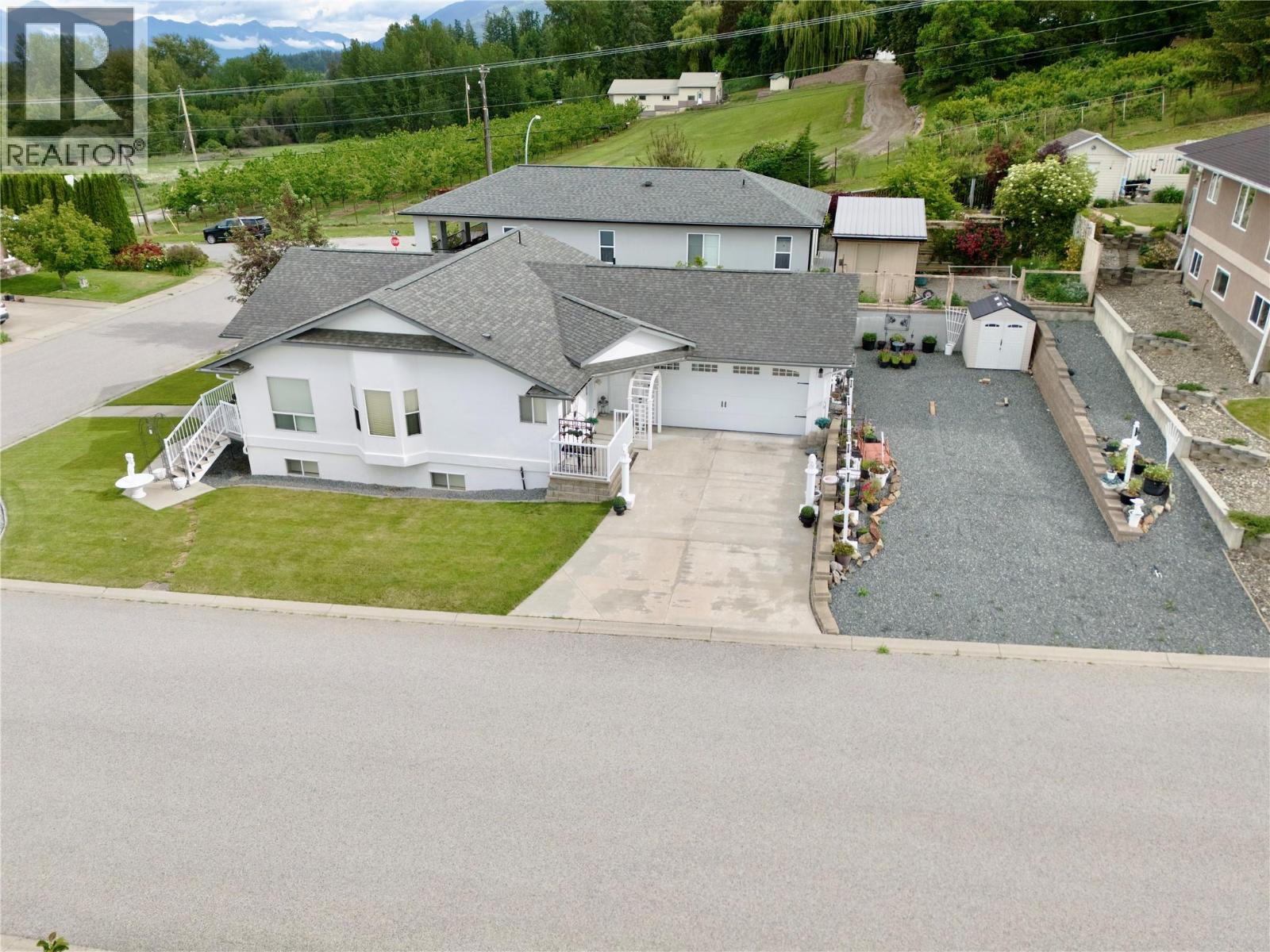 1038 11th Avenue N, Creston, British Columbia  V0B 1G6 - Photo 11 - 10390477