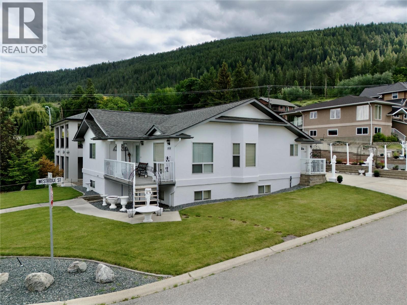 1038 11th Avenue N, Creston, British Columbia  V0B 1G6 - Photo 3 - 10390477