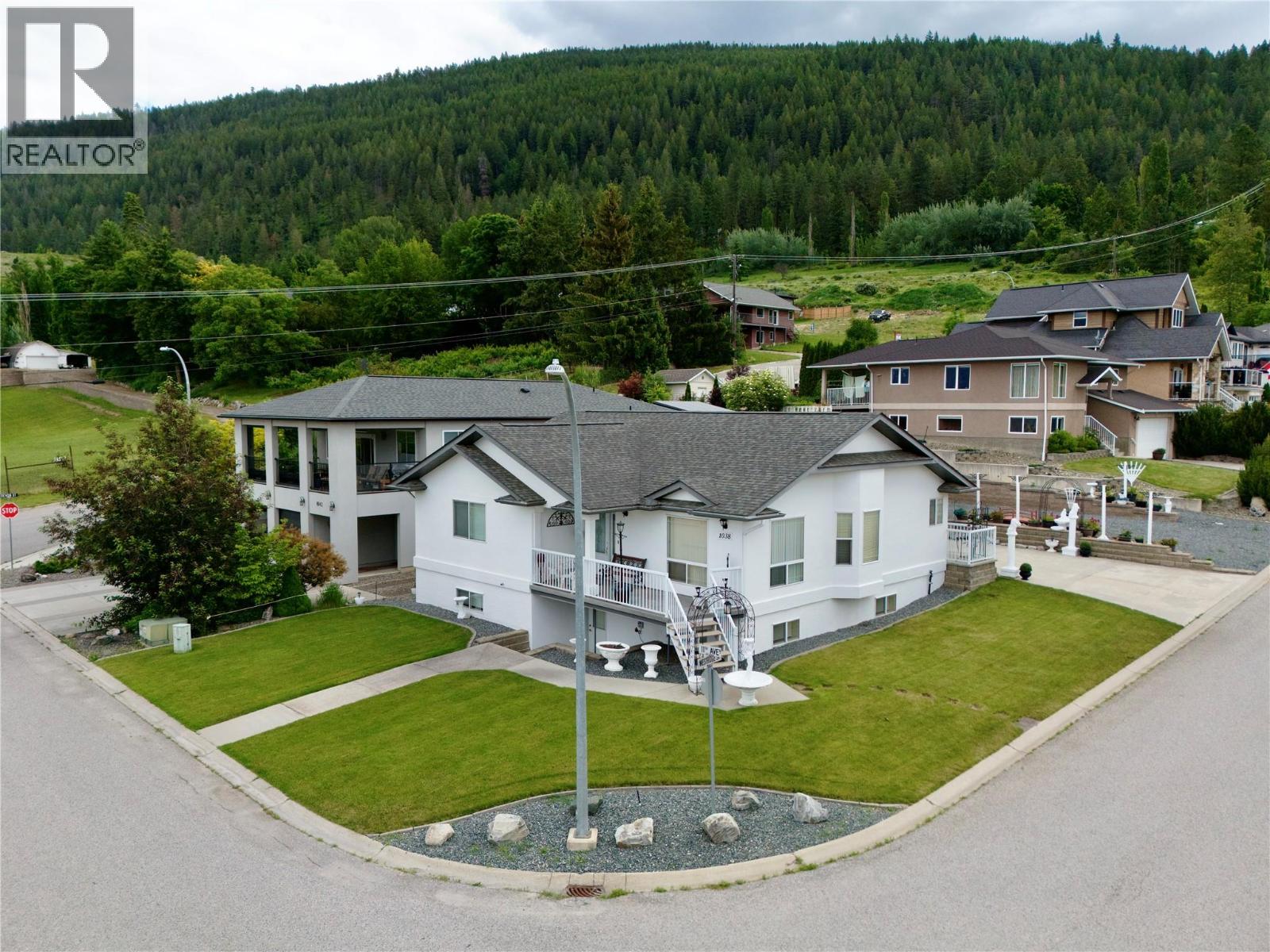 1038 11th Avenue N, Creston, British Columbia  V0B 1G6 - Photo 4 - 10390477