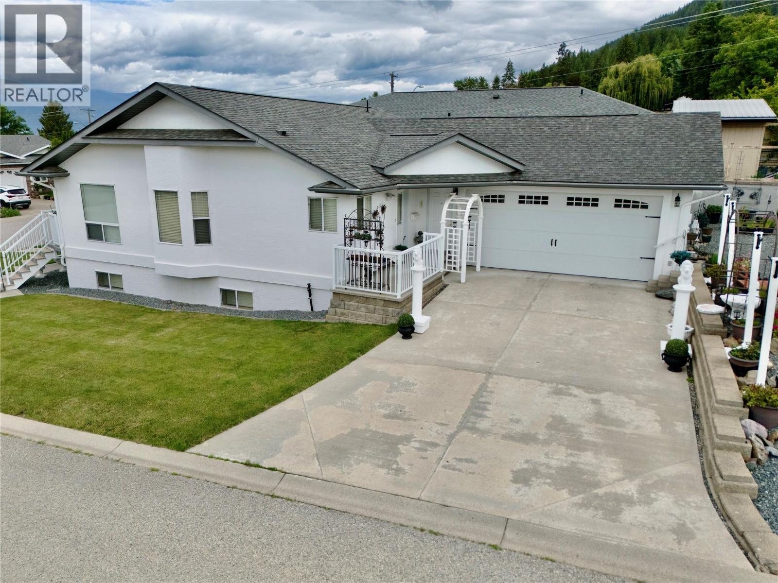 1038 11th Avenue N, Creston, British Columbia  V0B 1G6 - Photo 5 - 10390477