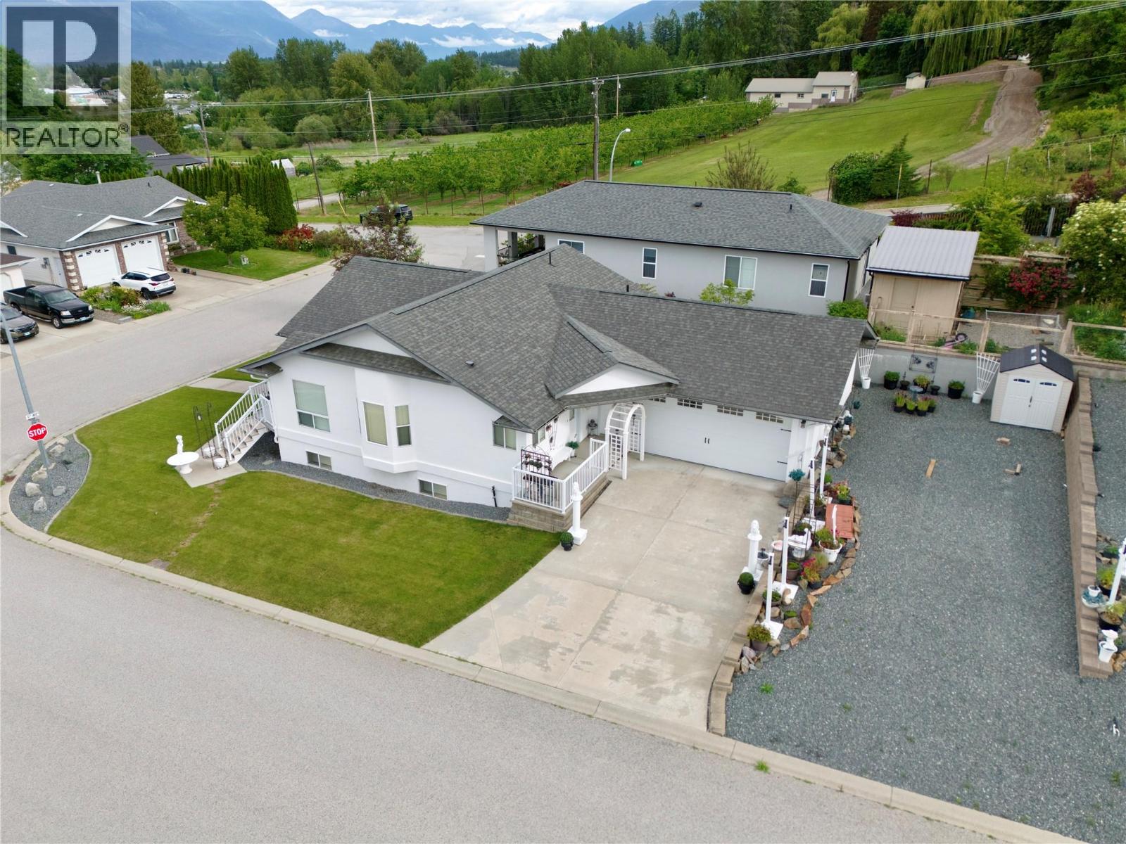 1038 11th Avenue N, Creston, British Columbia  V0B 1G6 - Photo 8 - 10390477
