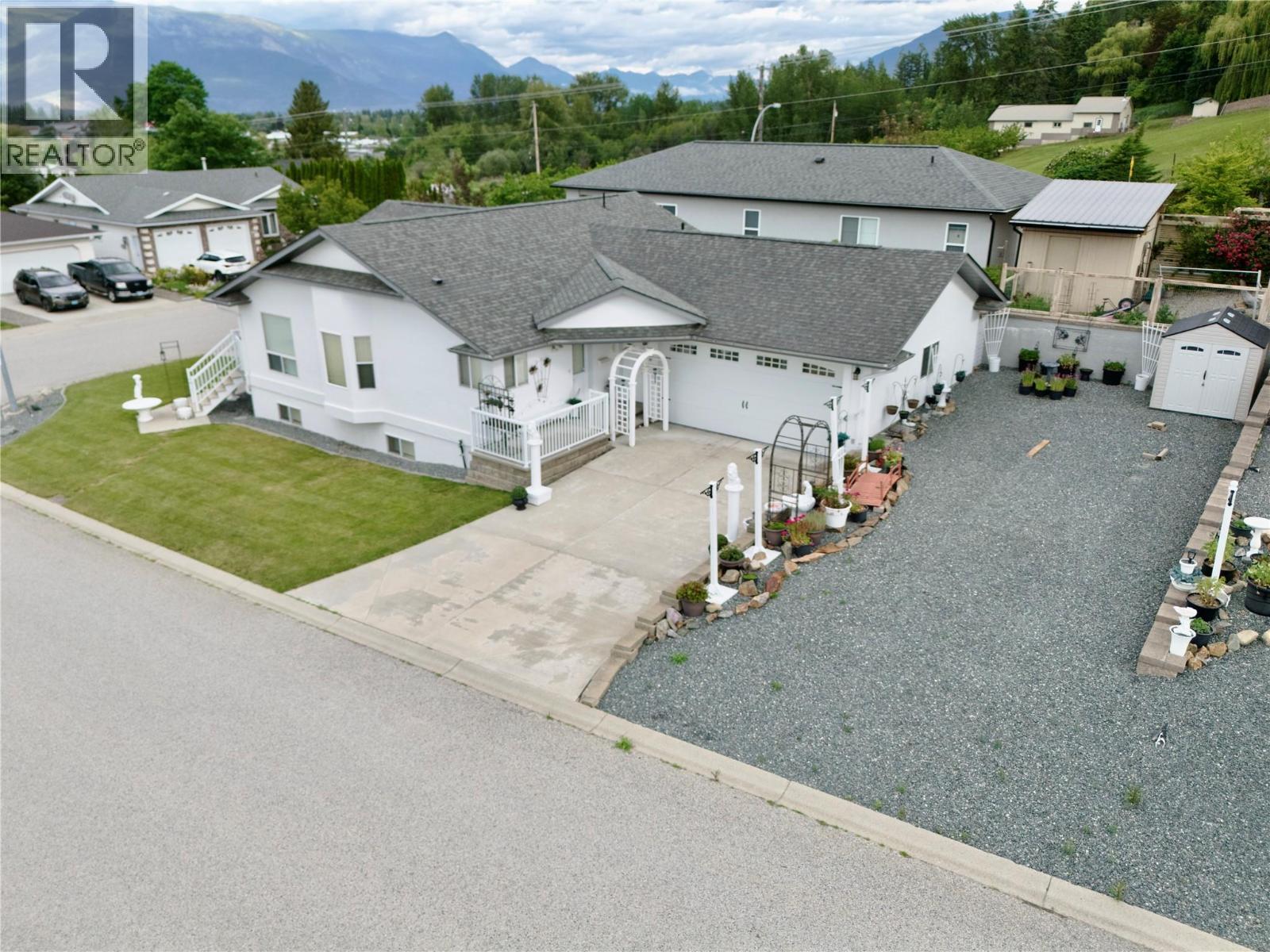 1038 11th Avenue N, Creston, British Columbia  V0B 1G6 - Photo 9 - 10390477