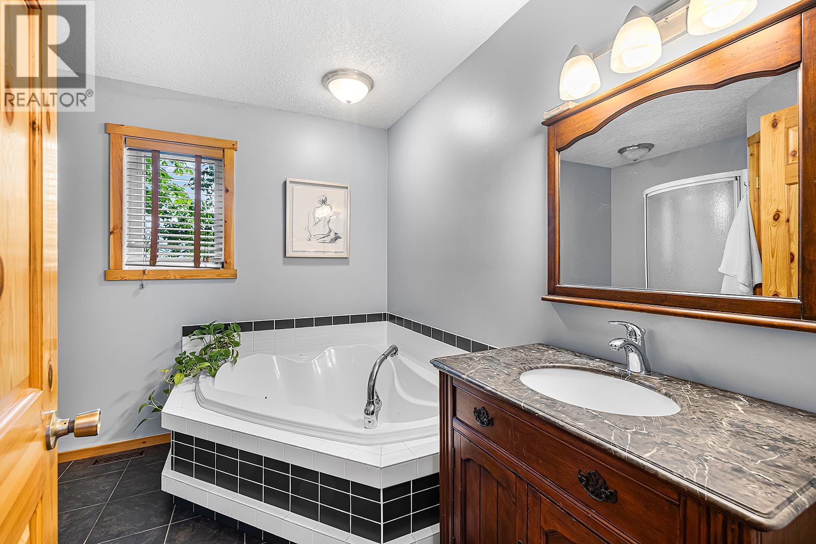 109 2nd Avenue S, Creston, British Columbia  V0B 1G3 - Photo 18 - 10390349
