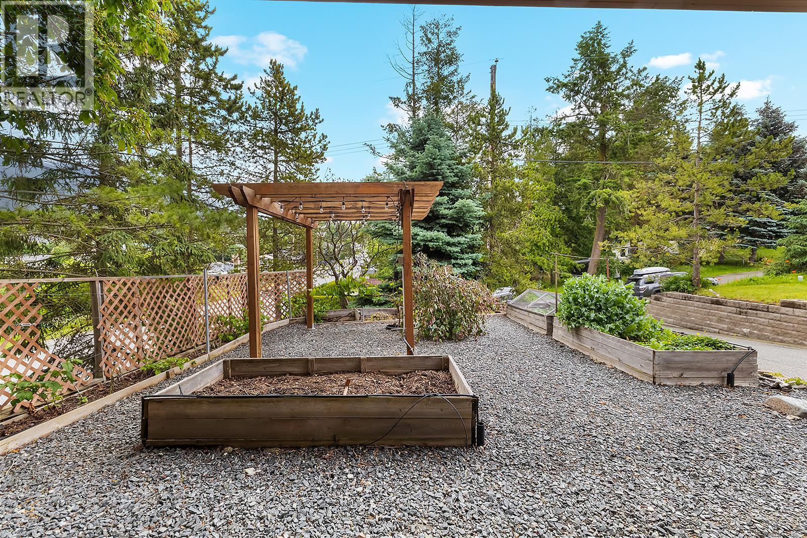 109 2nd Avenue S, Creston, British Columbia  V0B 1G3 - Photo 38 - 10390349