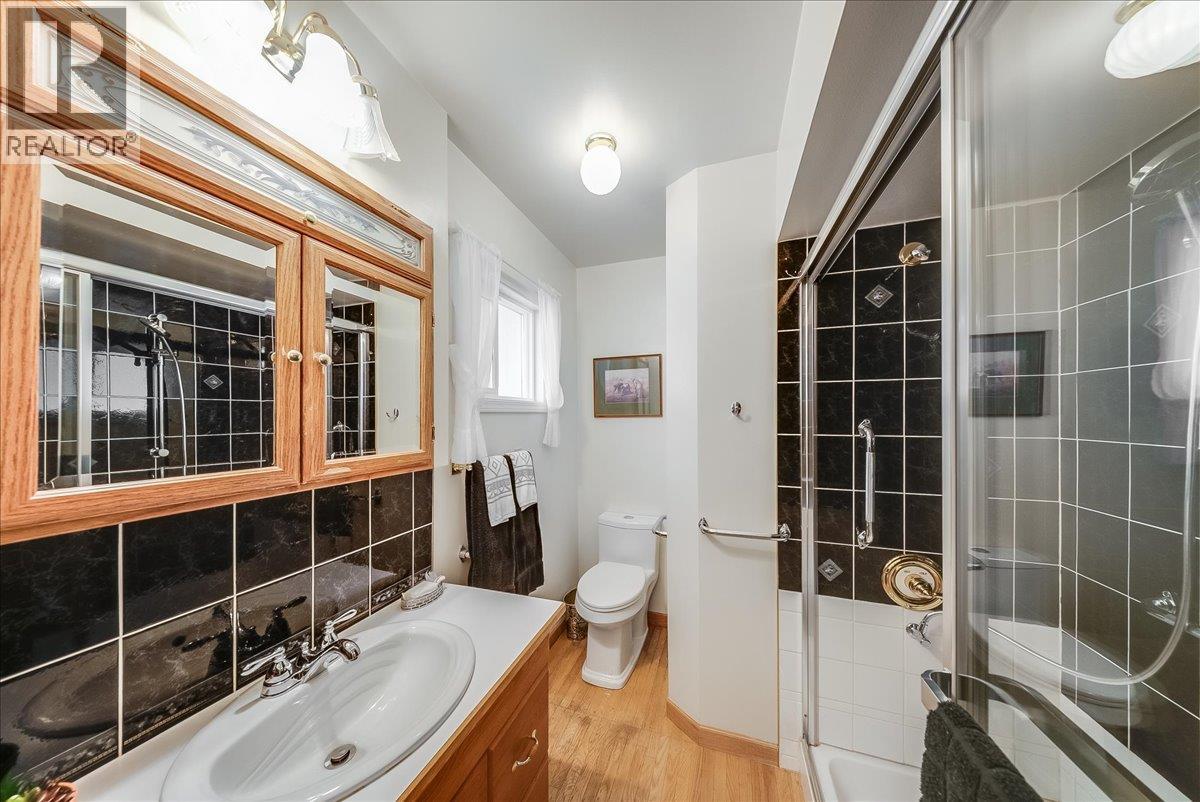 945 Thackeray Street, Warfield, British Columbia  V1R 2C3 - Photo 15 - 10390270