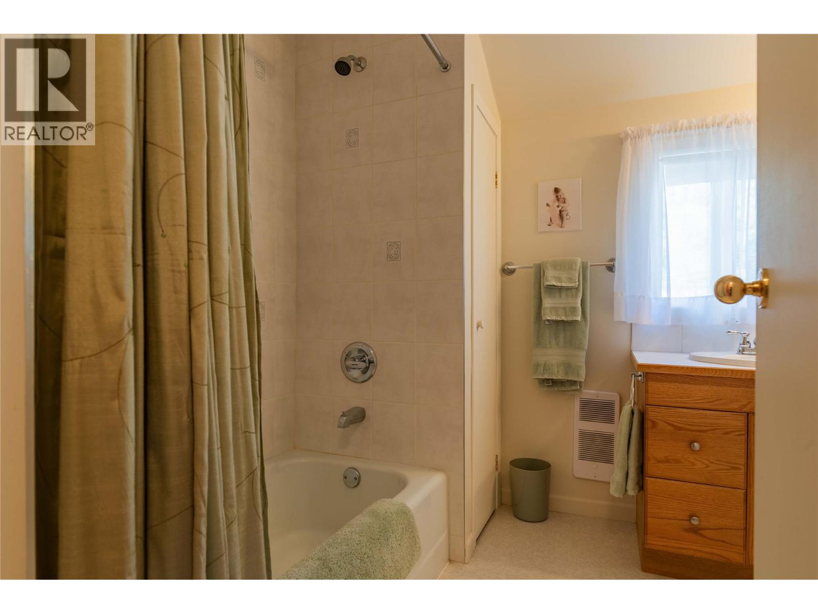 945 Thackeray Street, Warfield, British Columbia  V1R 2C3 - Photo 39 - 10390270