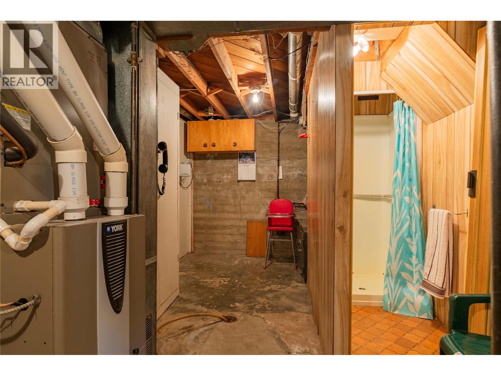 945 Thackeray Street, Warfield, British Columbia  V1R 2C3 - Photo 47 - 10390270
