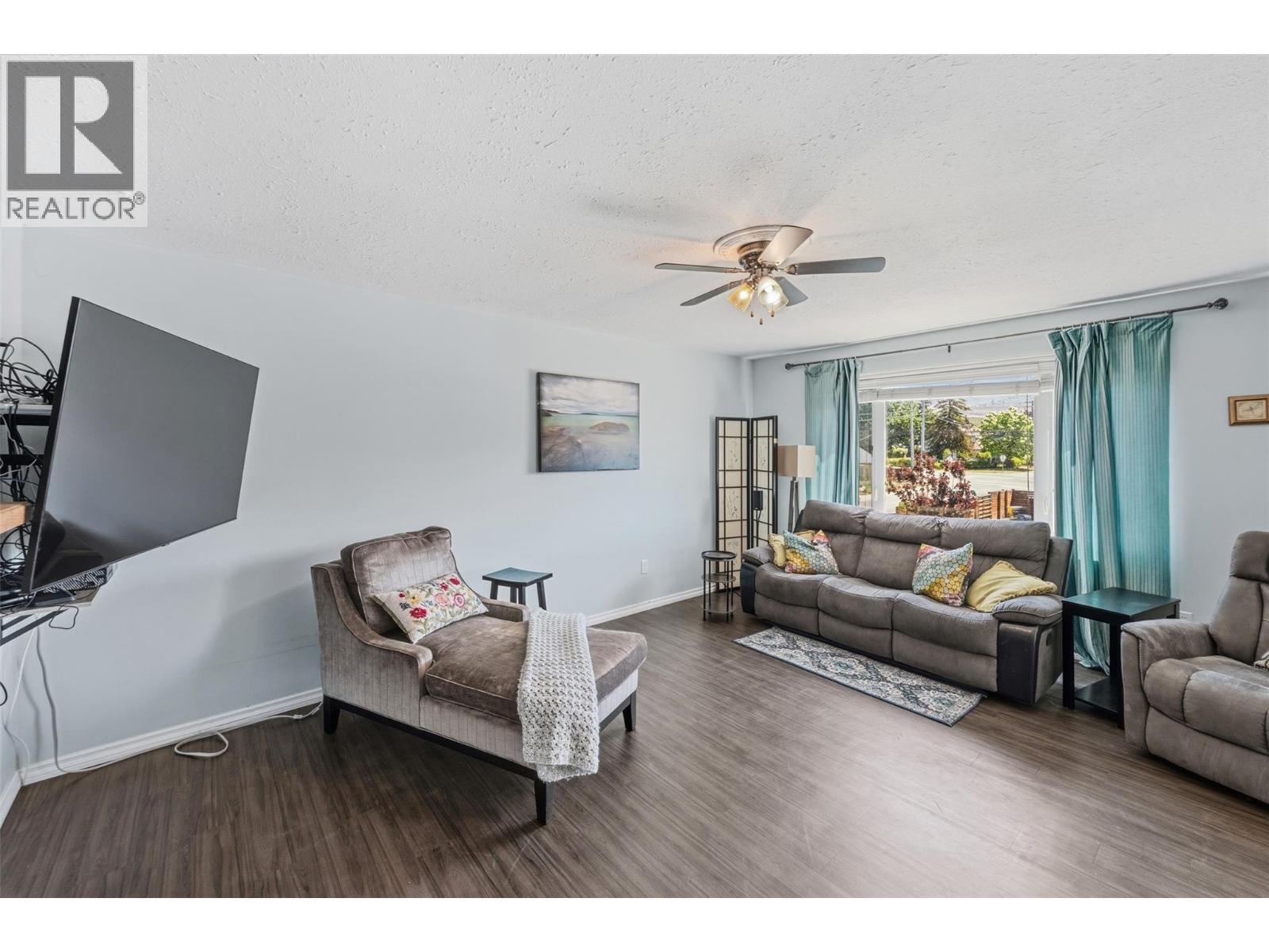 491 Eastside Avenue, Oliver, British Columbia  V0H 1T4 - Photo 3 - 10389540