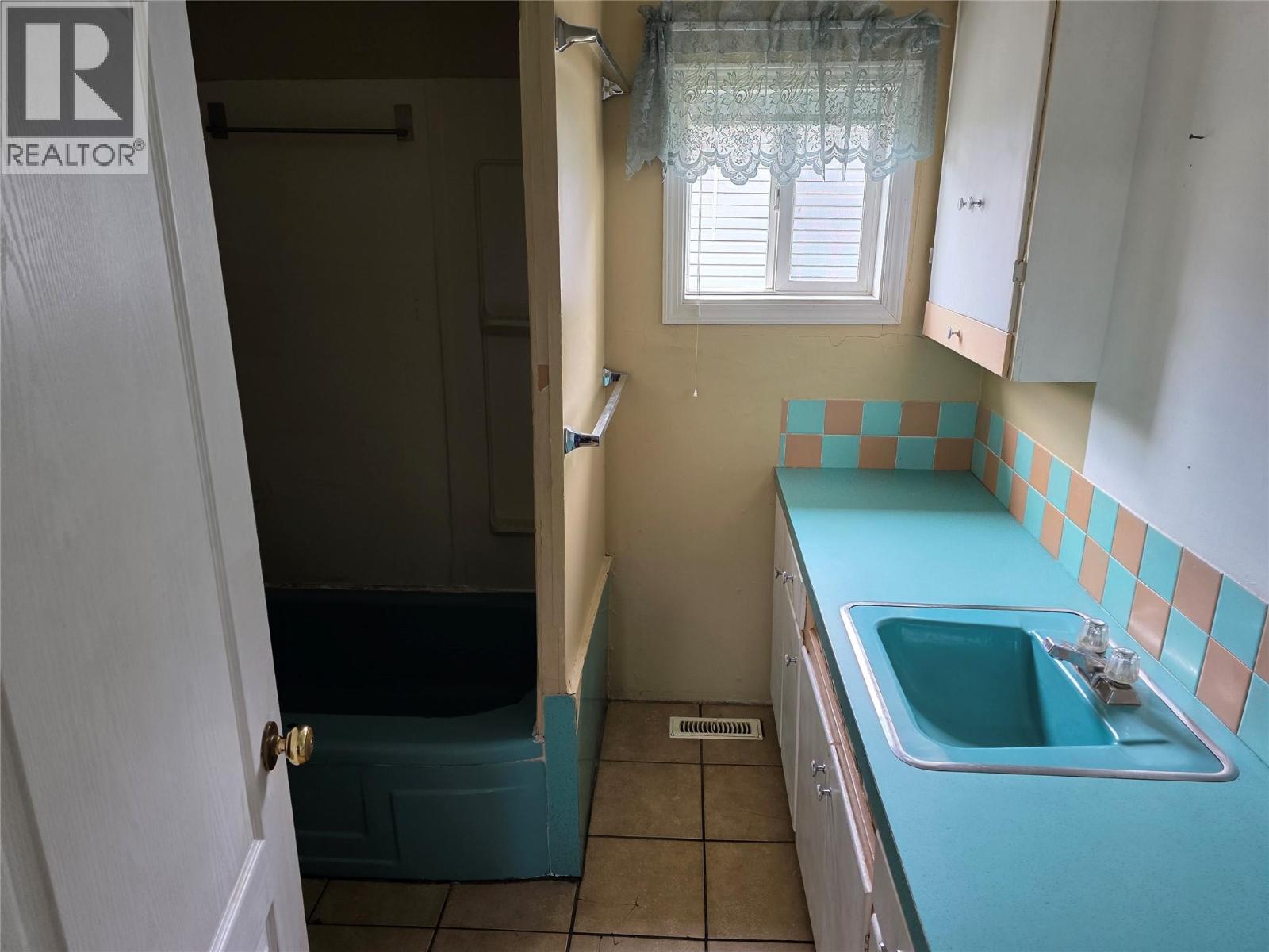 700 99 Avenue, Dawson Creek, British Columbia  V1G 1T4 - Photo 11 - 10390908