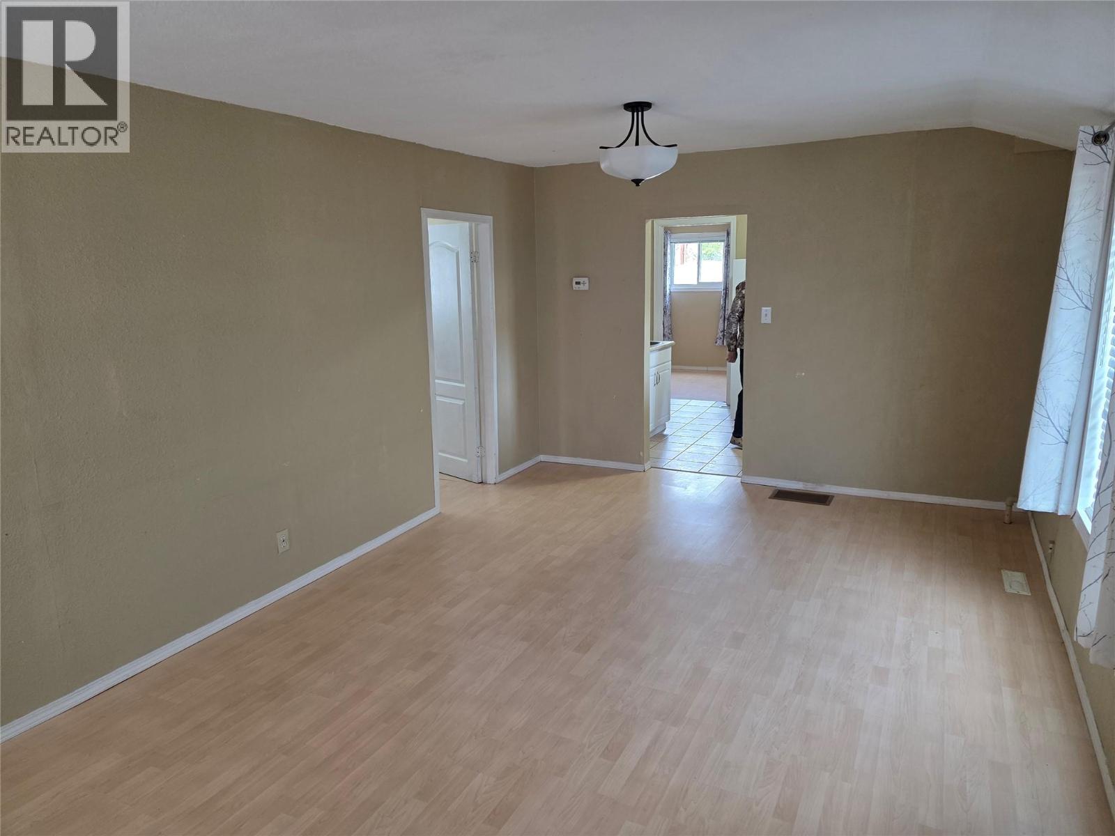 700 99 Avenue, Dawson Creek, British Columbia  V1G 1T4 - Photo 2 - 10390908
