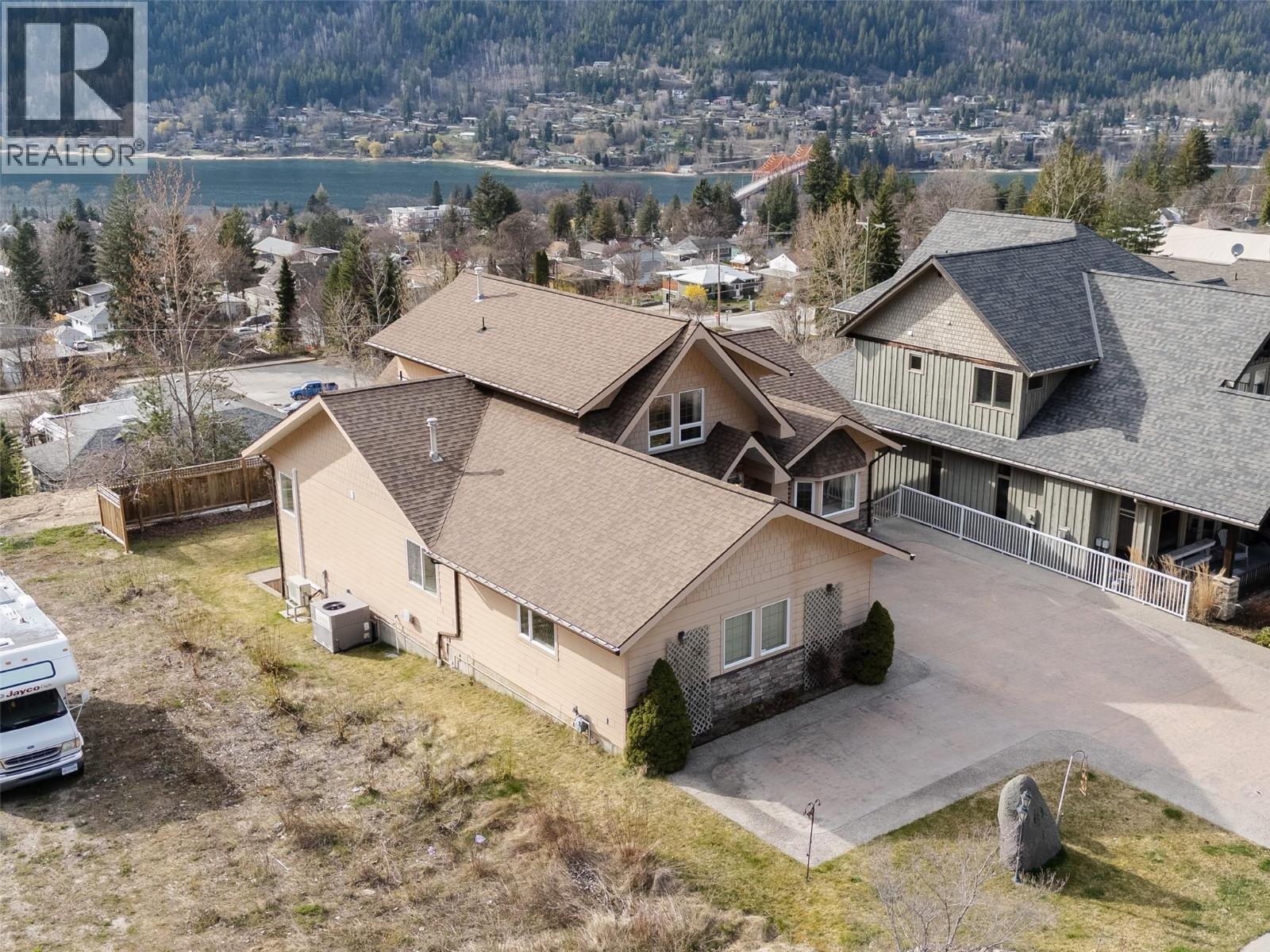449 Hampton Gray Place, Nelson, British Columbia  V1L 7A8 - Photo 2 - 10390794