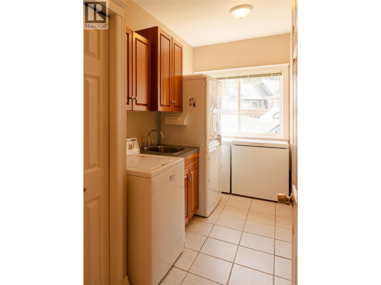 449 Hampton Gray Place, Nelson, British Columbia  V1L 7A8 - Photo 36 - 10390794