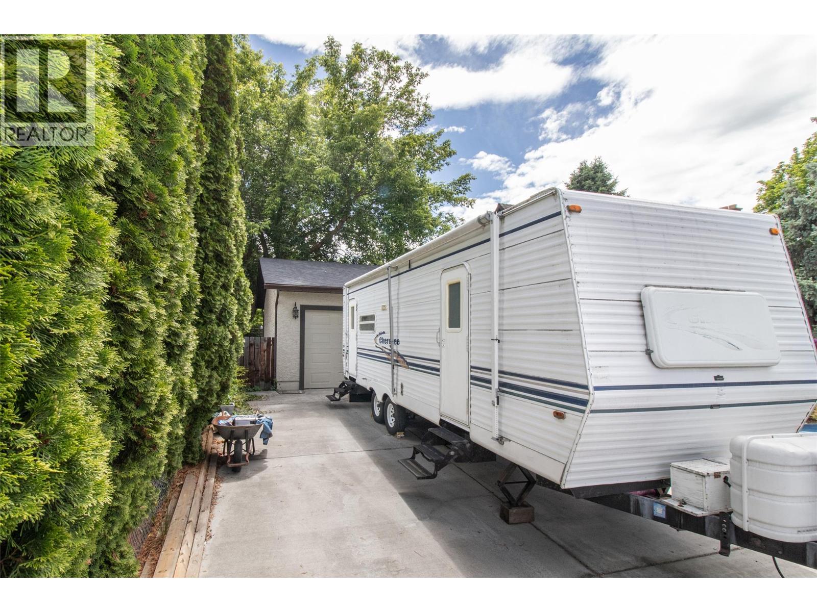 685 Stetson Court, Kelowna, British Columbia  V1X 6J7 - Photo 5 - 10390725