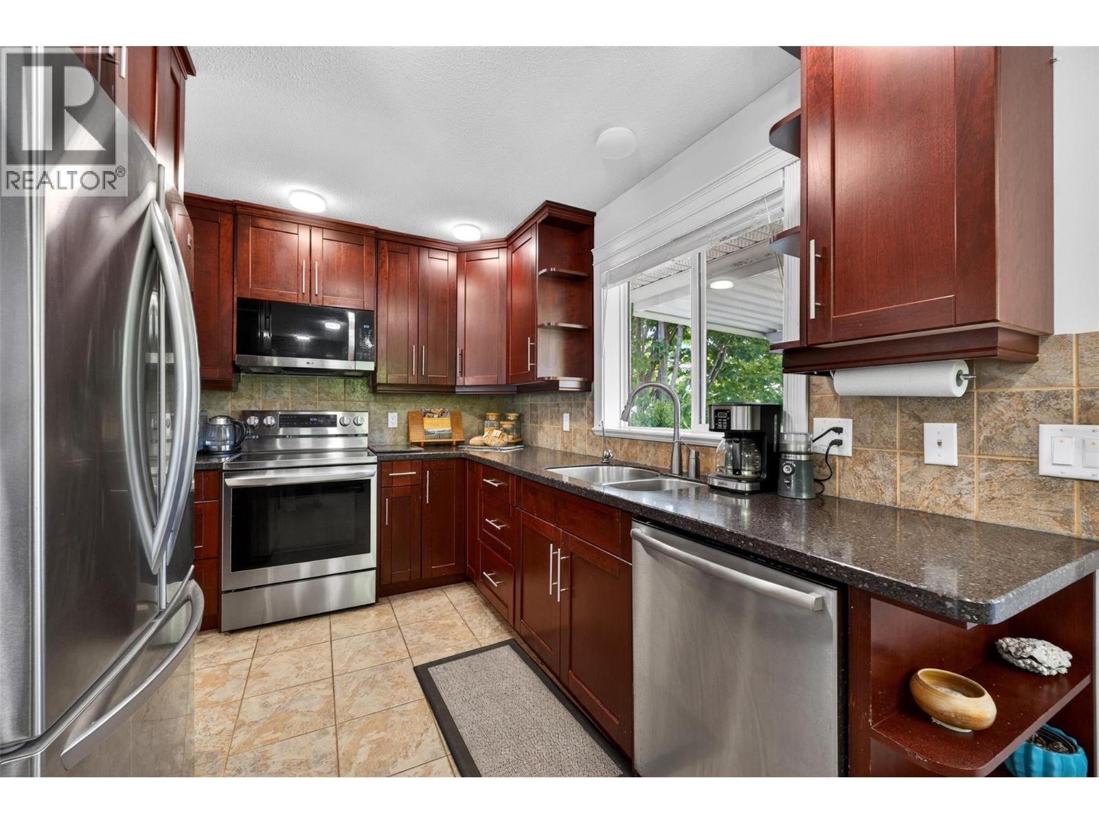 331 17 Street Se, Salmon Arm, British Columbia  V1E 1R7 - Photo 7 - 10390716