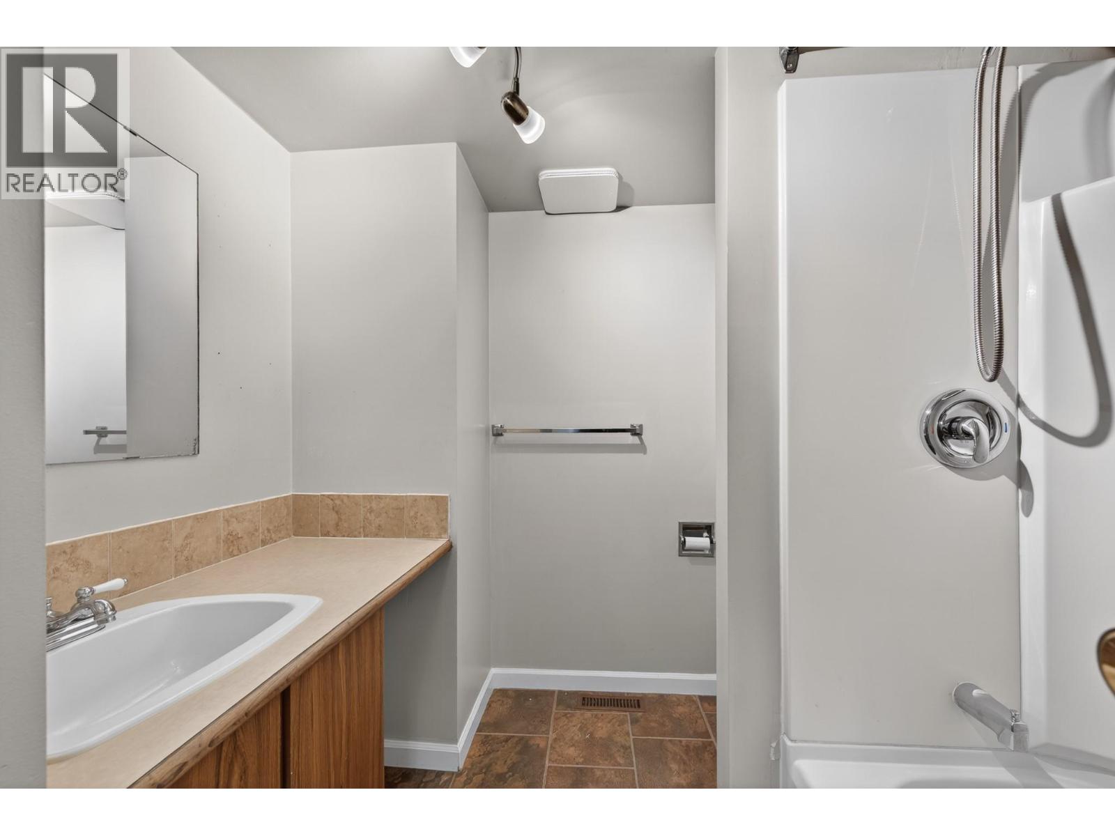 1221 Hugh Allan Drive Drive Unit# 11, Kamloops, British Columbia  V1S 1M7 - Photo 13 - 10390634
