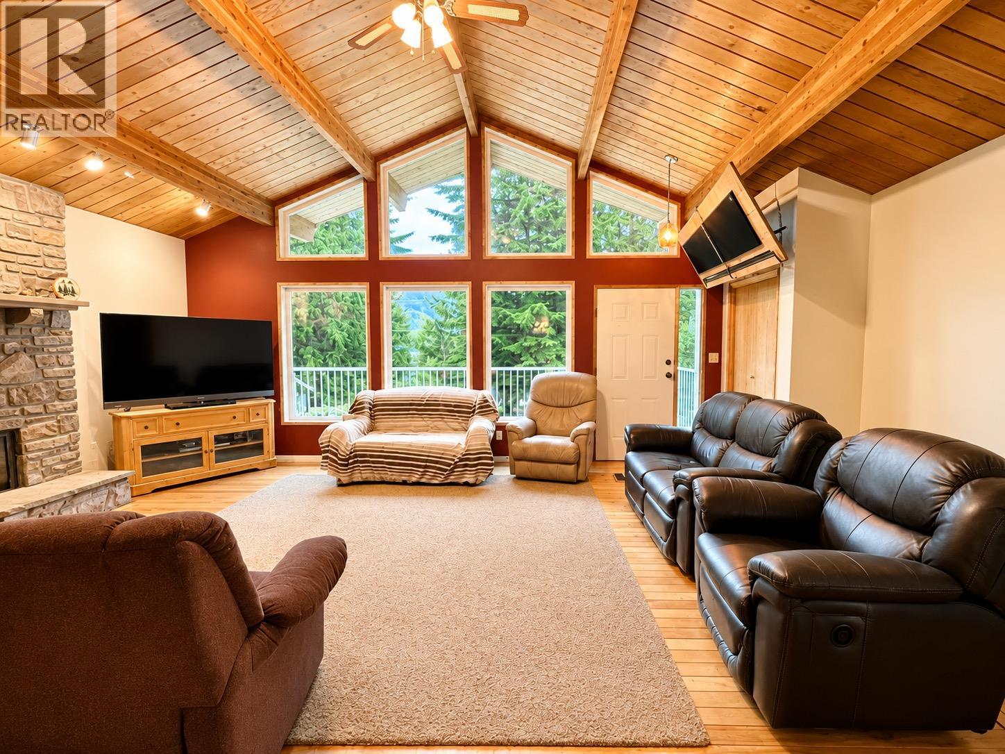 8254 Procter East Road, Procter, British Columbia  V1L 0B6 - Photo 10 - 10390125