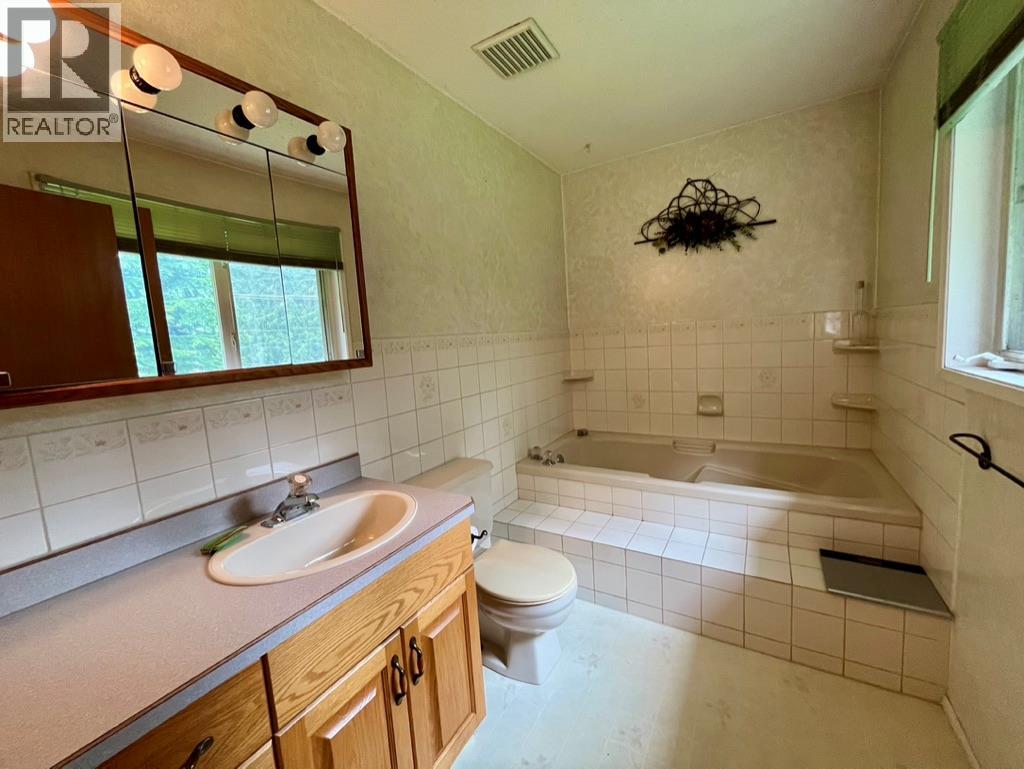 8254 Procter East Road, Procter, British Columbia  V1L 0B6 - Photo 13 - 10390125