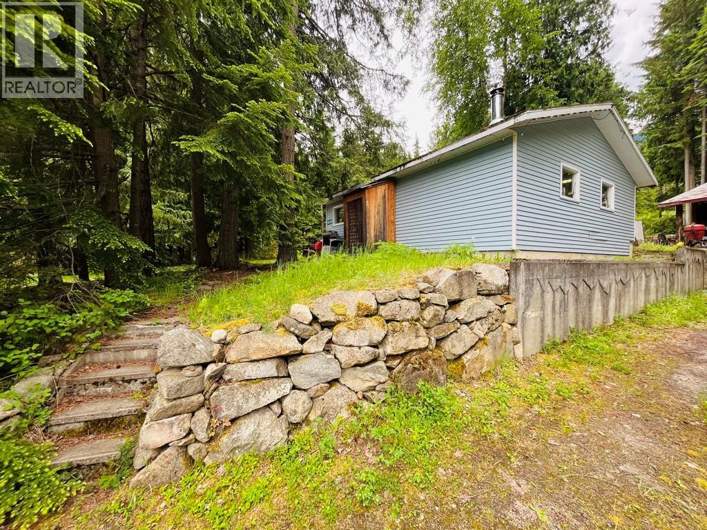 8254 Procter East Road, Procter, British Columbia  V1L 0B6 - Photo 25 - 10390125