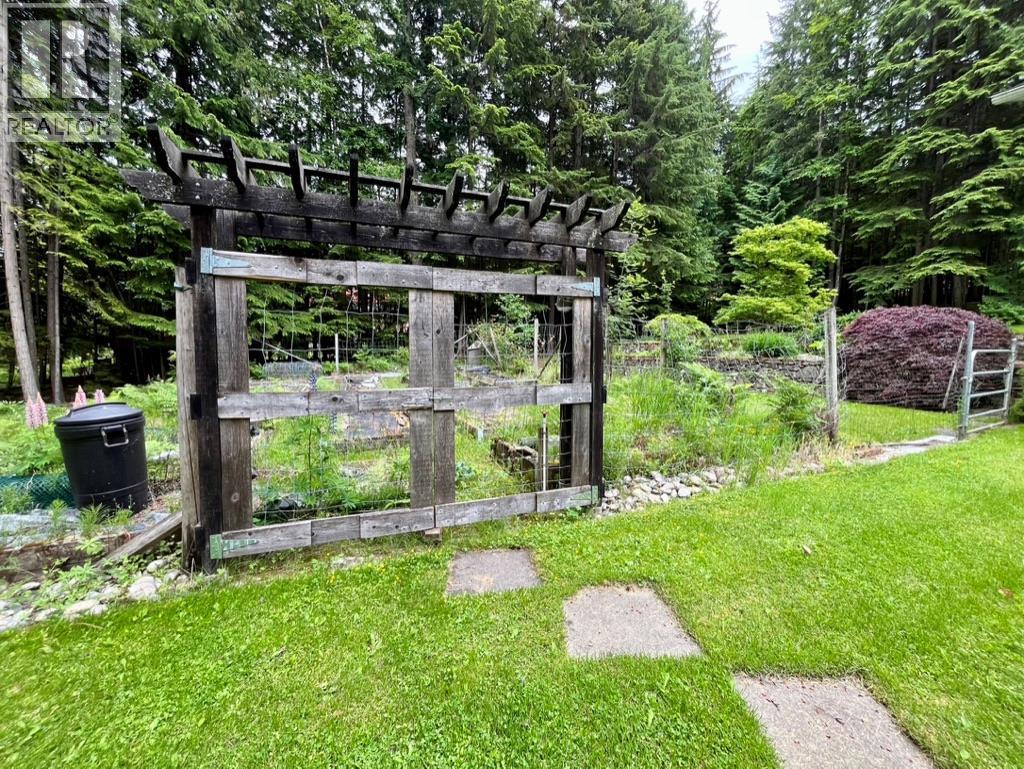 8254 Procter East Road, Procter, British Columbia  V1L 0B6 - Photo 4 - 10390125