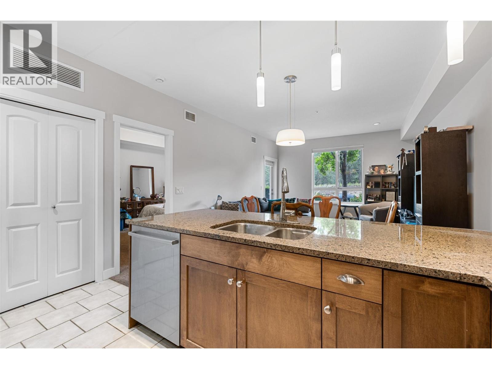 2200 Upper Sundance Drive Unit# 2105, West Kelowna, British Columbia  V4T 3E8 - Photo 8 - 10390661