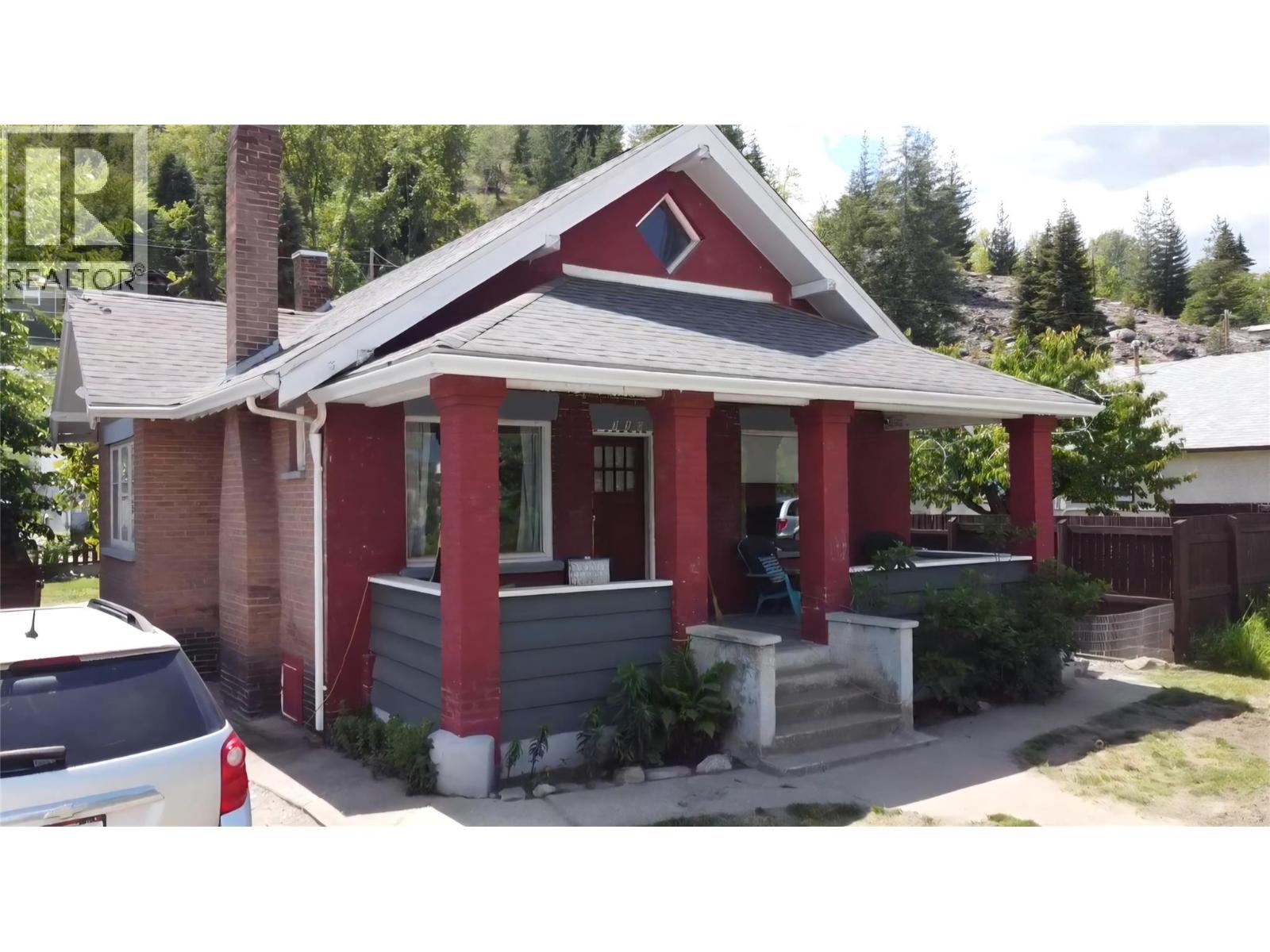 390 Binns Street, Trail, British Columbia  V1R 3L1 - Photo 2 - 10390111