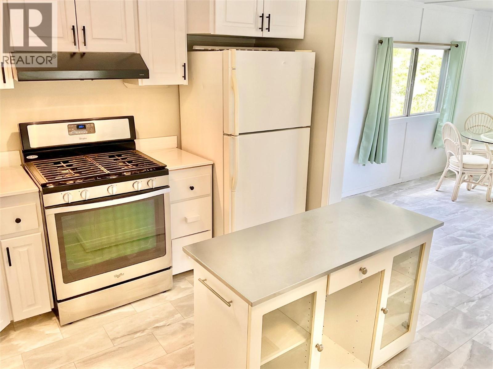 1675 33 Highway Unit# 11, Rock Creek, British Columbia  V0H 1Y0 - Photo 10 - 10390960