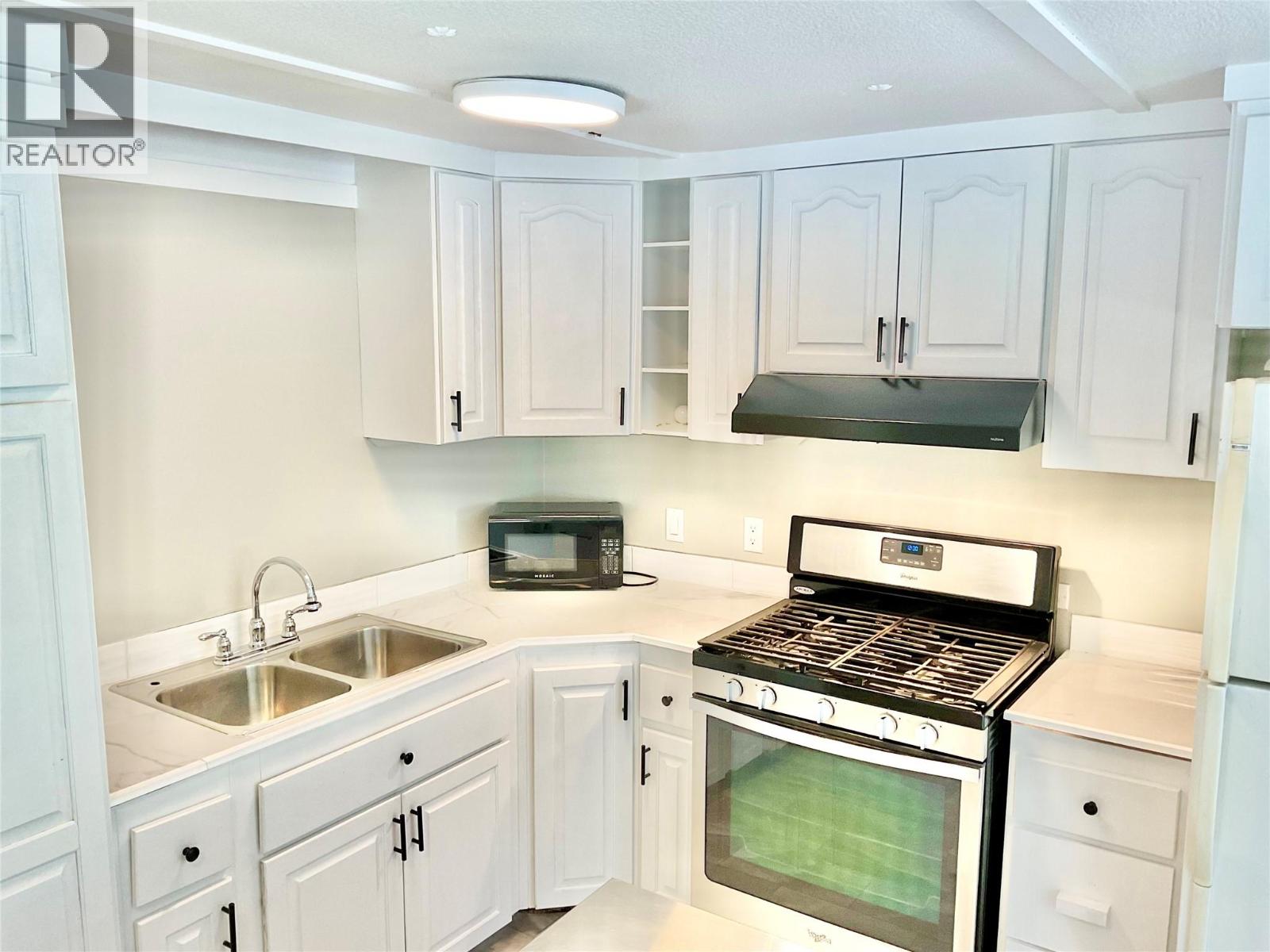 1675 33 Highway Unit# 11, Rock Creek, British Columbia  V0H 1Y0 - Photo 13 - 10390960