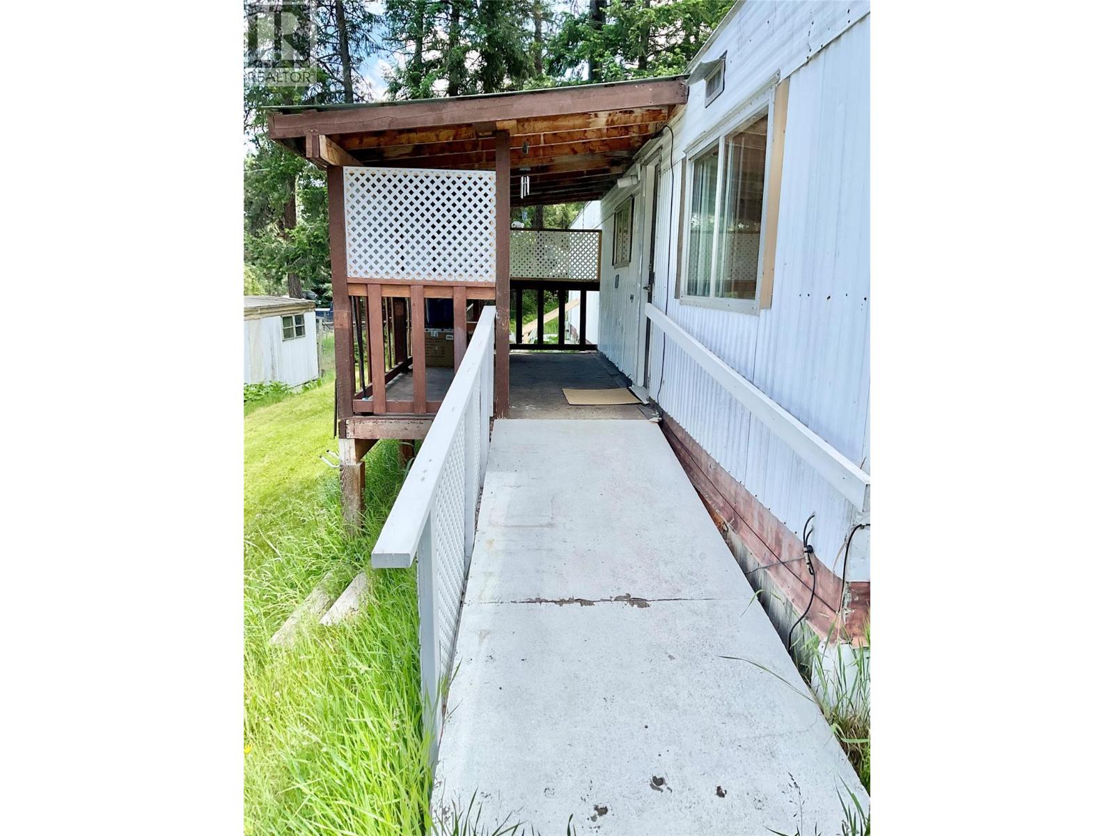 1675 33 Highway Unit# 11, Rock Creek, British Columbia  V0H 1Y0 - Photo 4 - 10390960