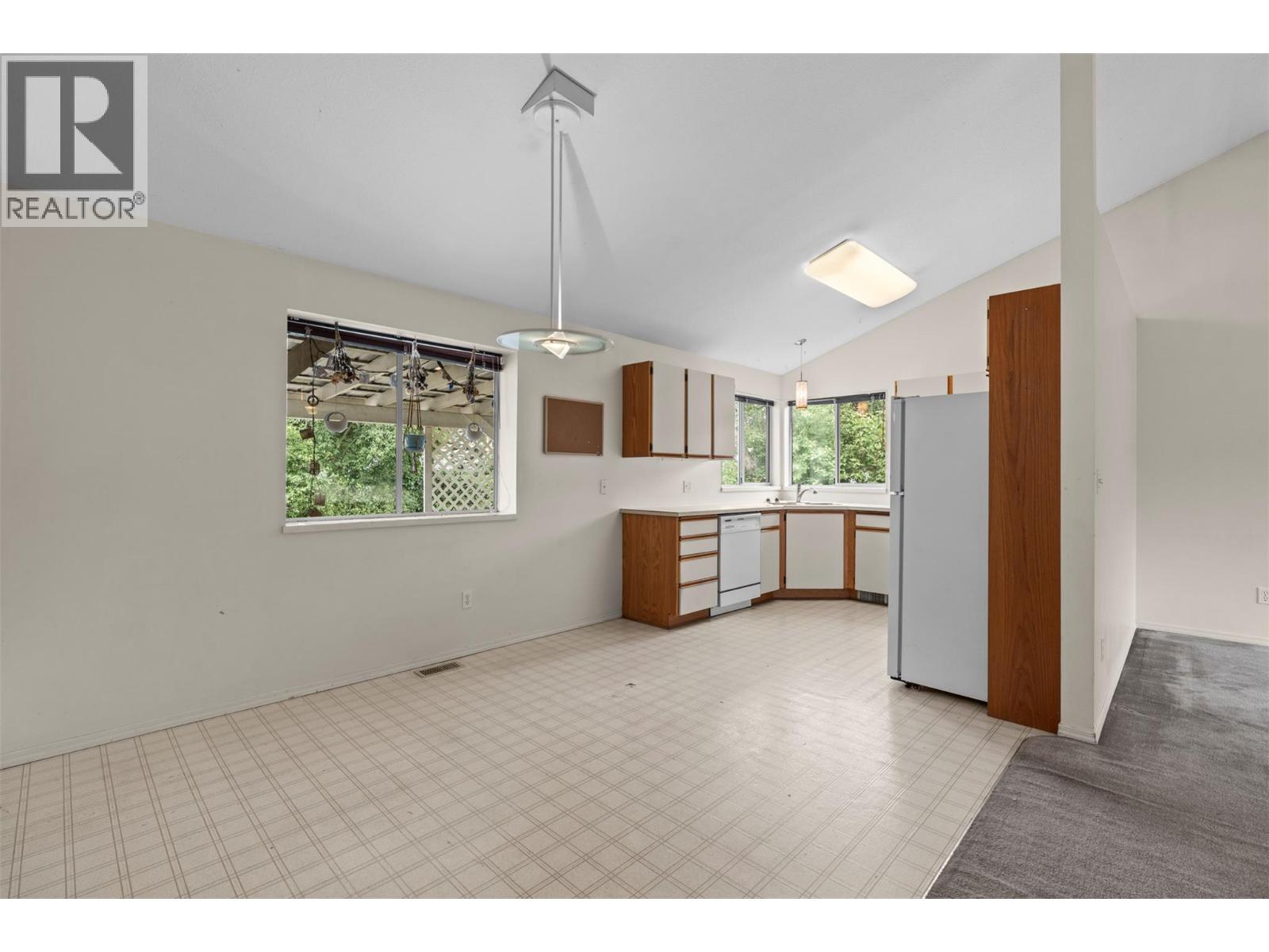 2820 Burns Avenue, Armstrong, British Columbia  V4Y 0G3 - Photo 11 - 10390648