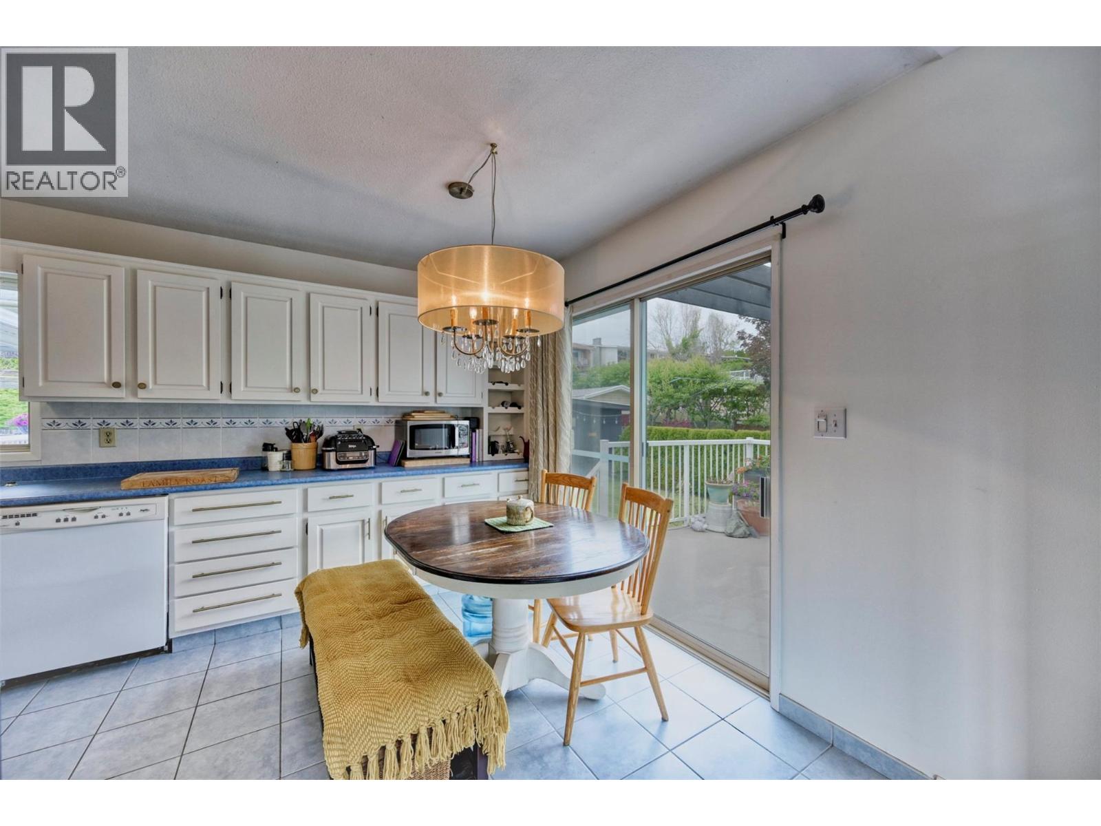 8206 Gravenstein Drive, Osoyoos, British Columbia  V0H 1V0 - Photo 10 - 10389568