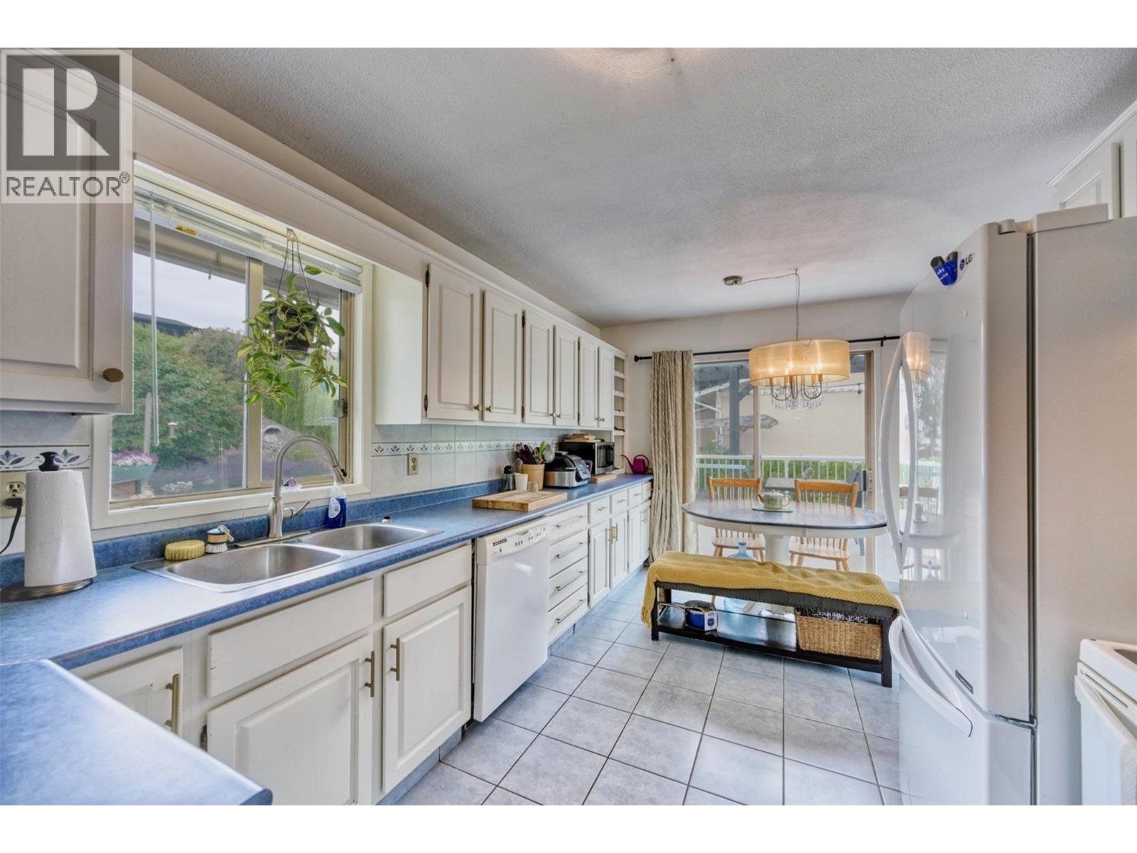8206 Gravenstein Drive, Osoyoos, British Columbia  V0H 1V0 - Photo 11 - 10389568