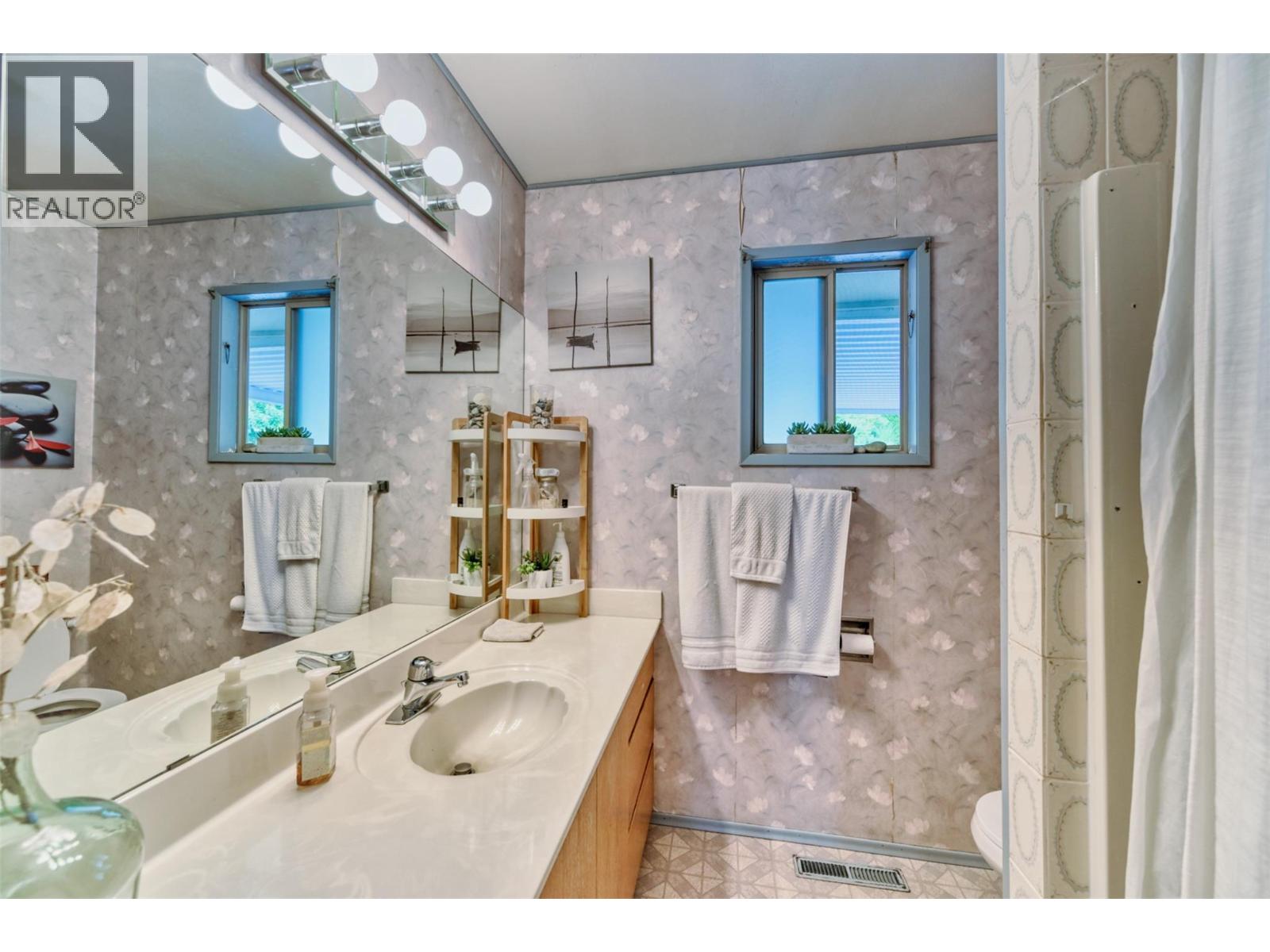 8206 Gravenstein Drive, Osoyoos, British Columbia  V0H 1V0 - Photo 18 - 10389568