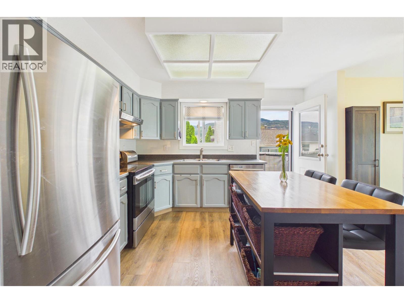 148 Troy Place, Penticton, British Columbia  V2A 7L5 - Photo 2 - 10390979