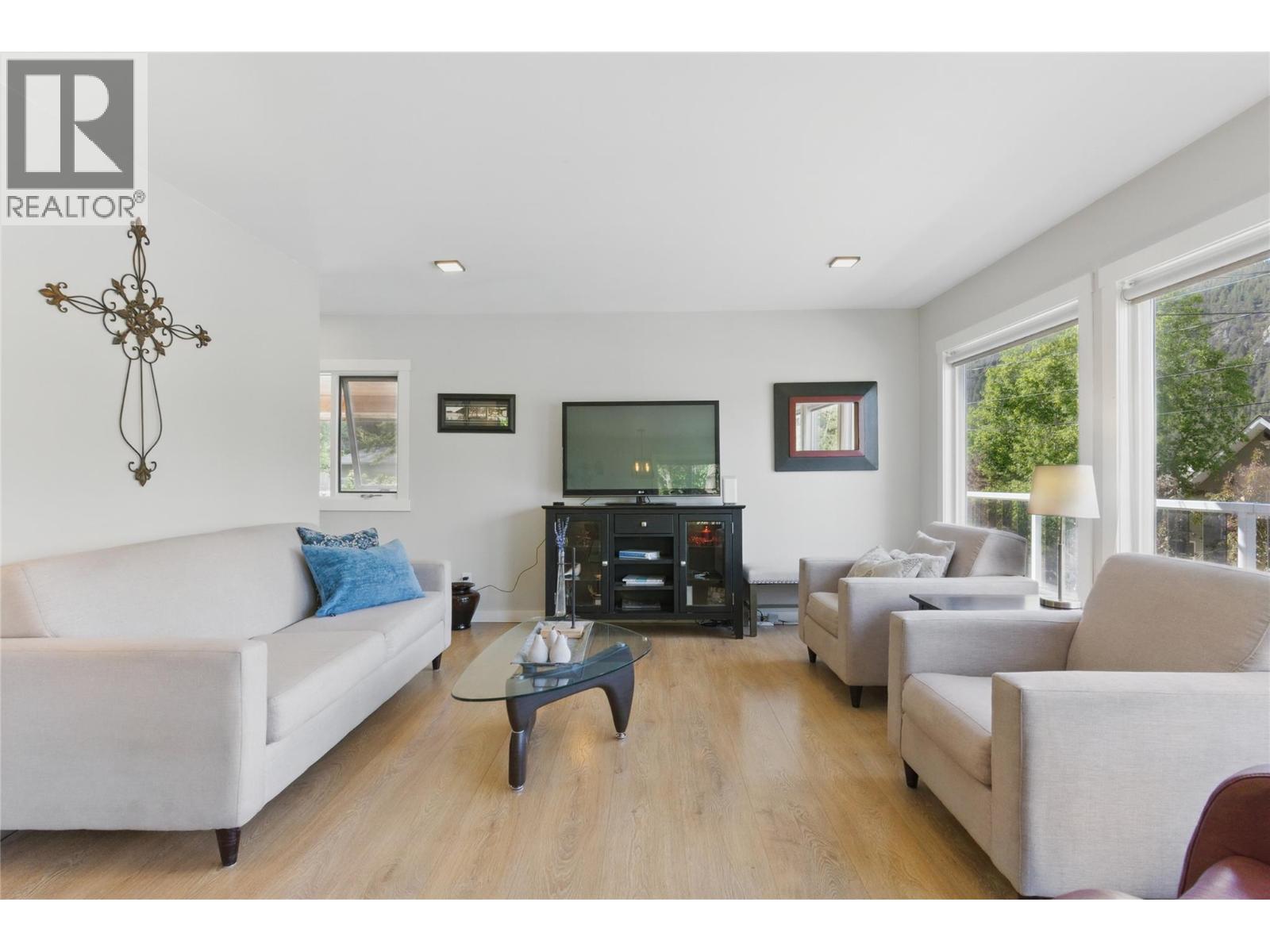 2250 Paul Lake Road, Kamloops, British Columbia  V2H 1N9 - Photo 15 - 10389197
