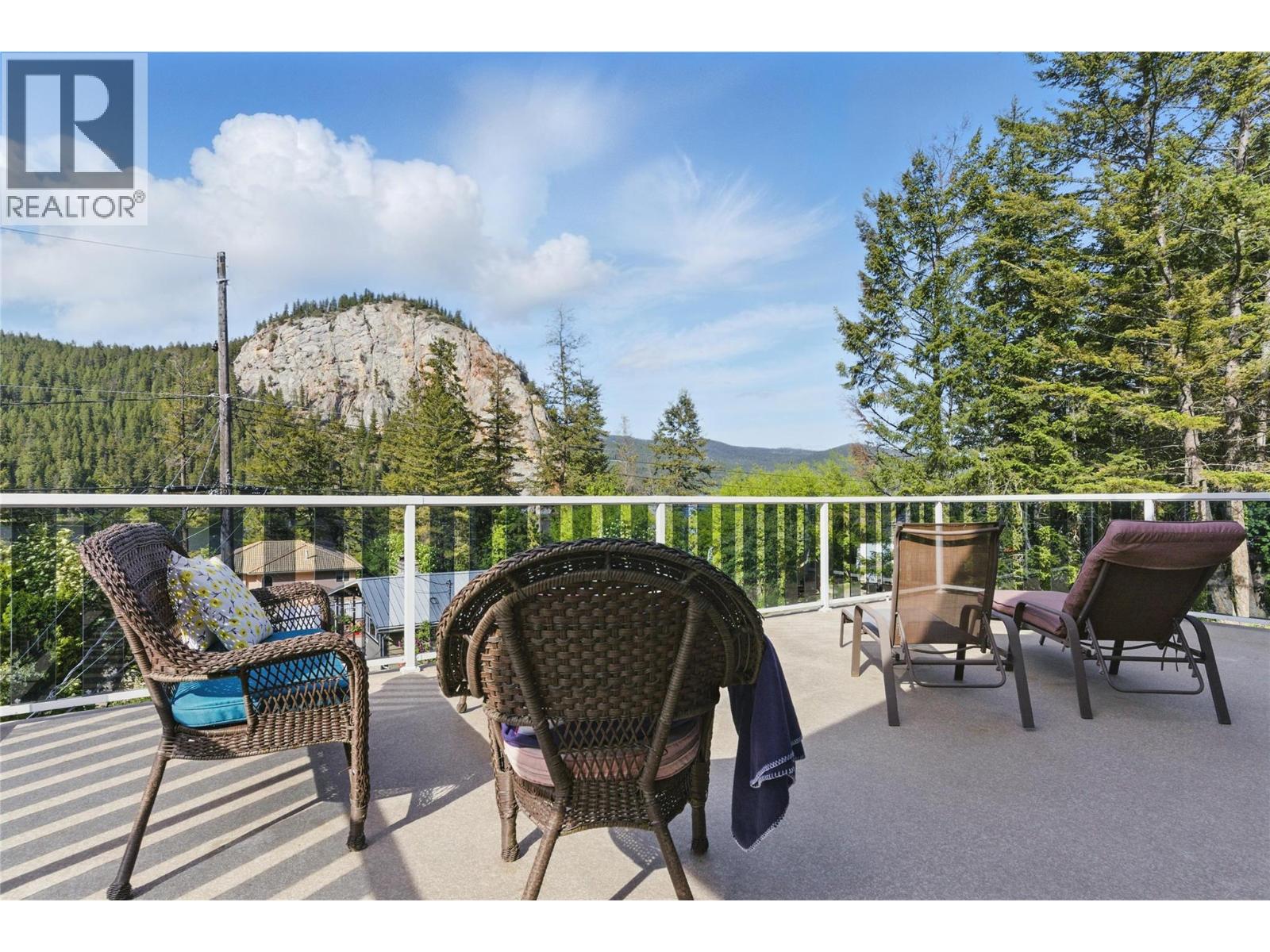 2250 Paul Lake Road, Kamloops, British Columbia  V2H 1N9 - Photo 2 - 10389197