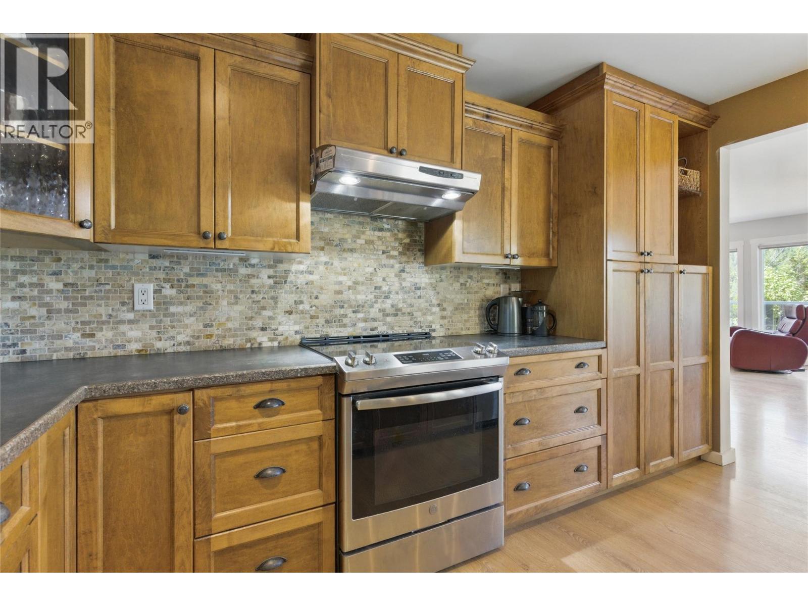 2250 Paul Lake Road, Kamloops, British Columbia  V2H 1N9 - Photo 21 - 10389197